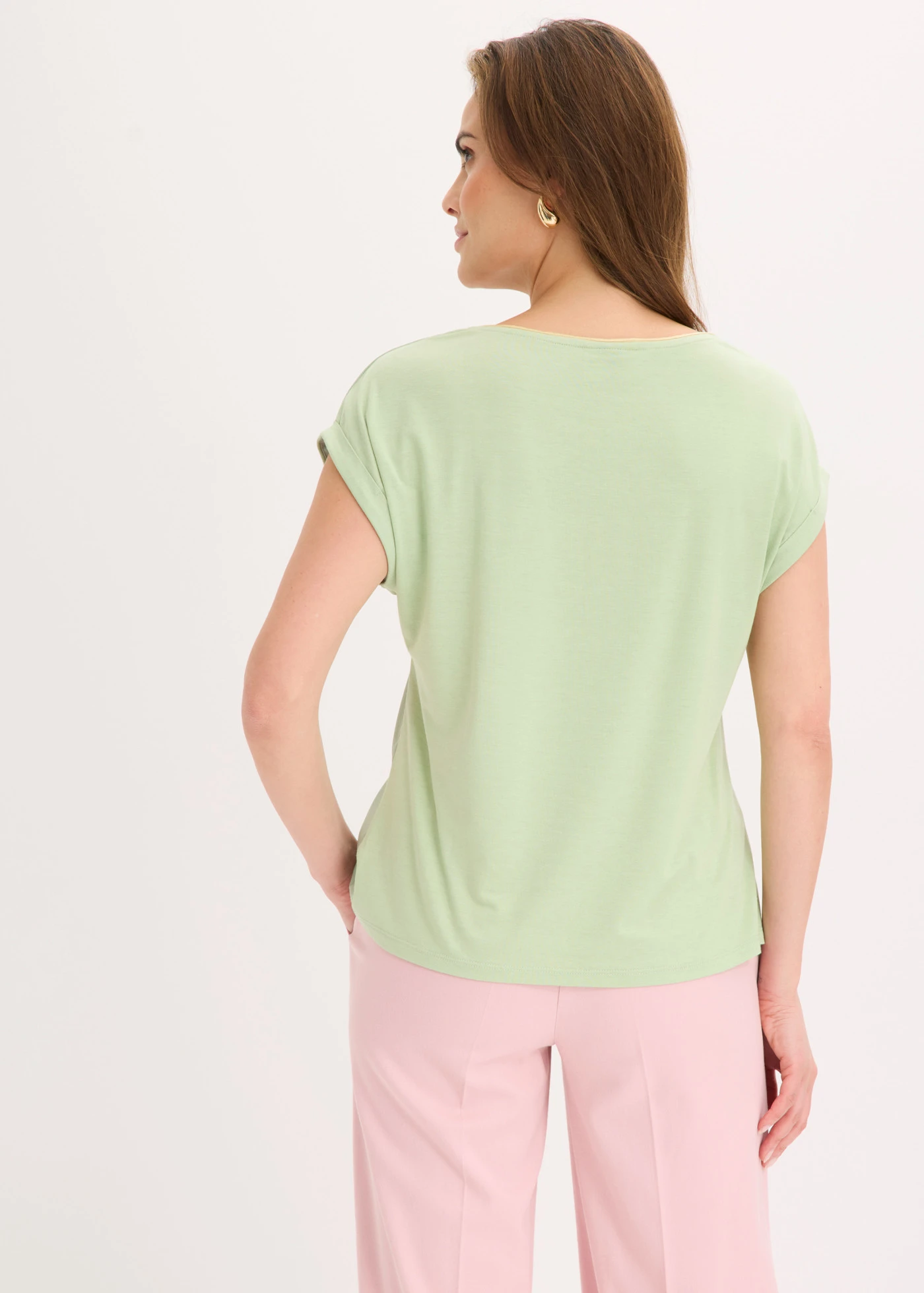 T-shirt à empiècement tissé • vert pâle • Boutique bonprix