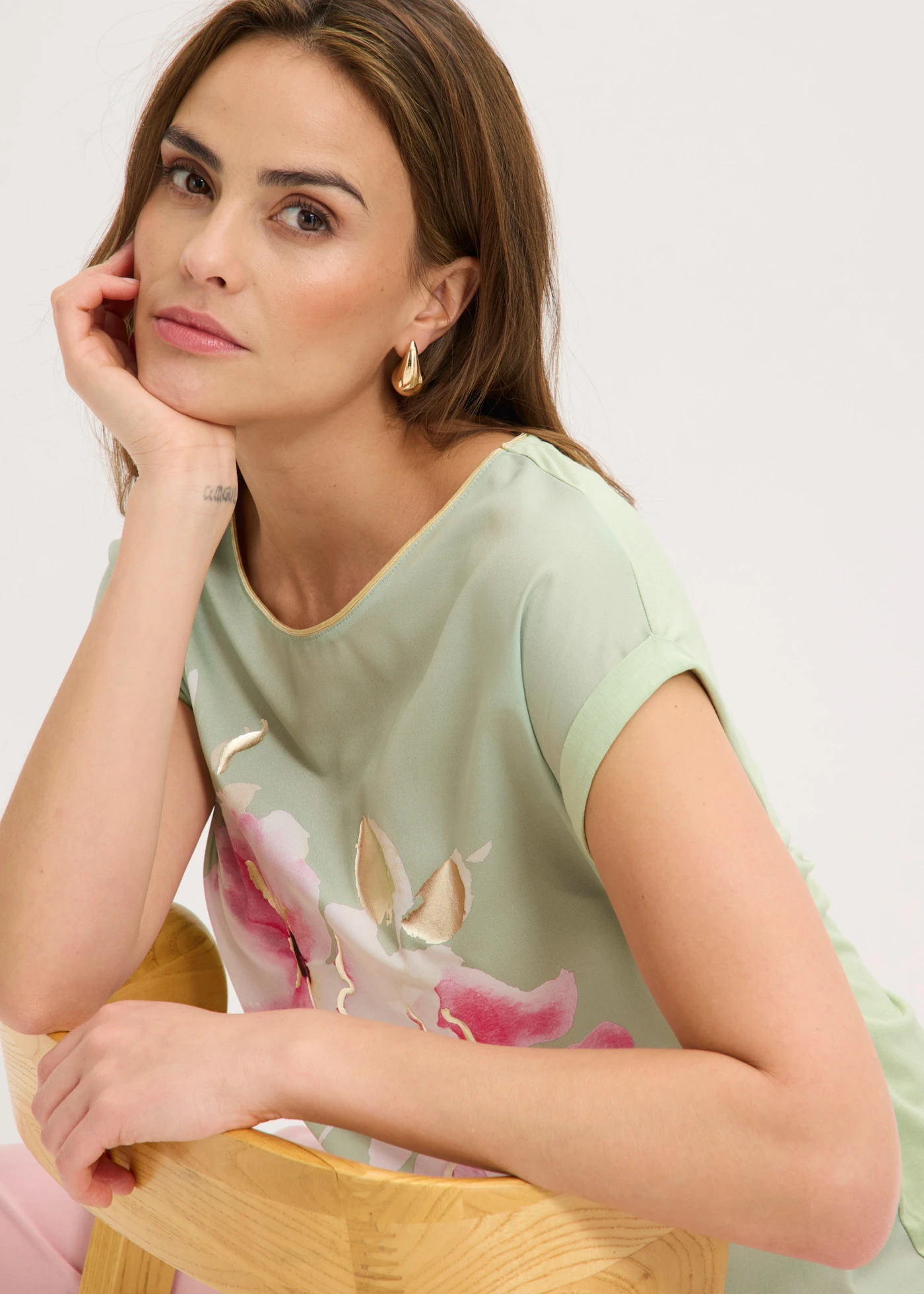 T-shirt à empiècement tissé • vert pâle • Boutique bonprix