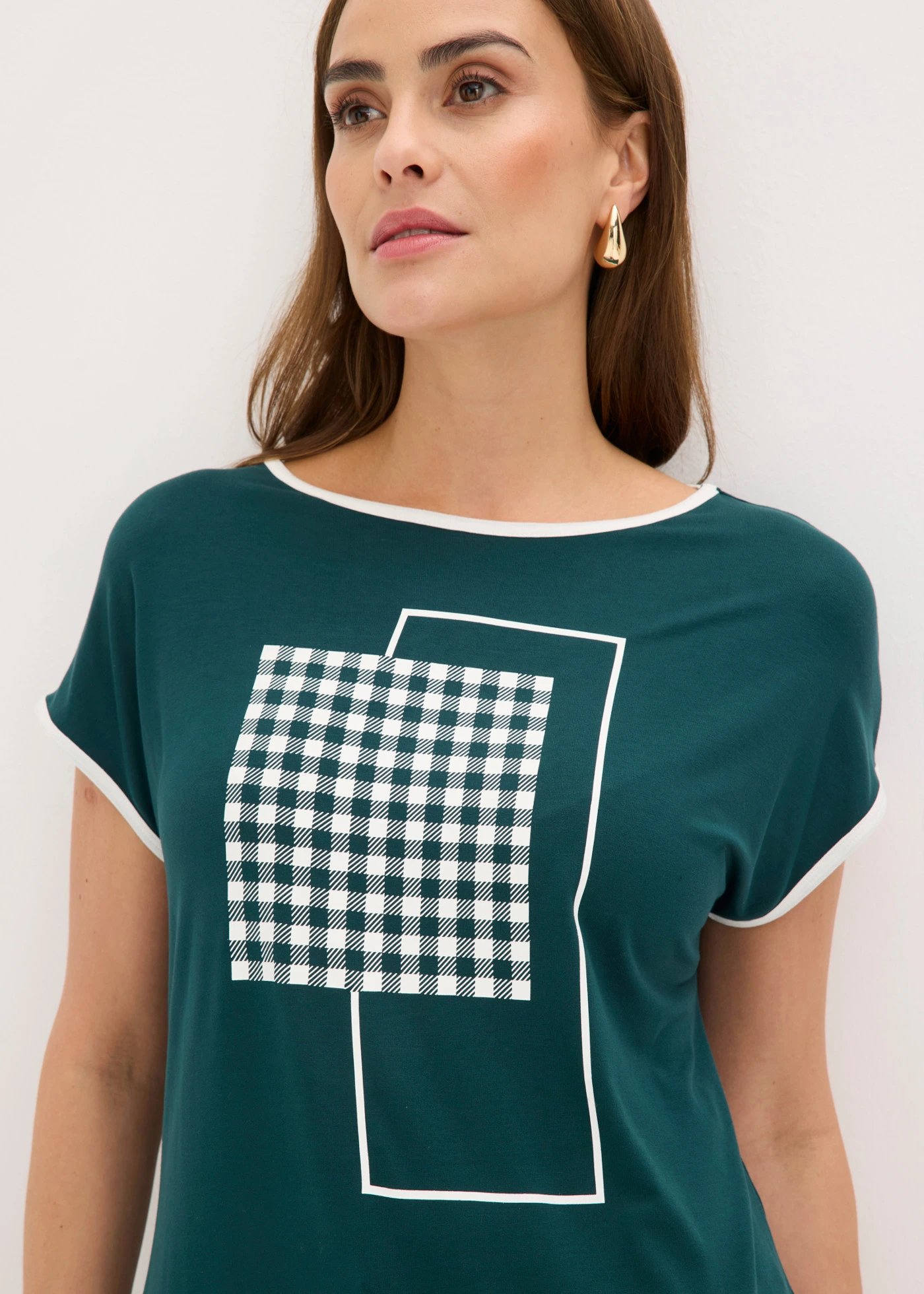 Bluză tricot cu piping contrast • verde profund/ecru cu imprimeu grafic • magazin bonprix