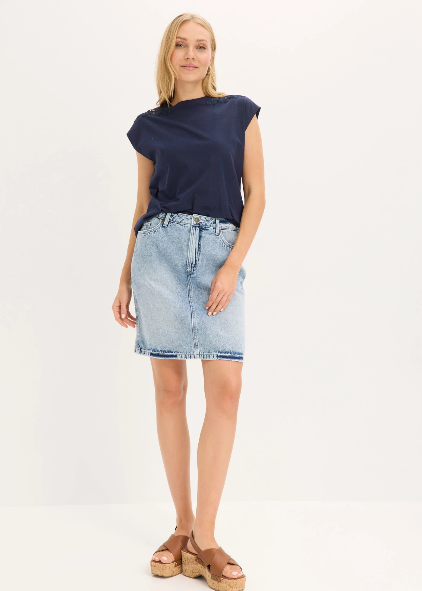 T-shirt 100% coton avec dentelle • bleu foncé • Boutique bonprix