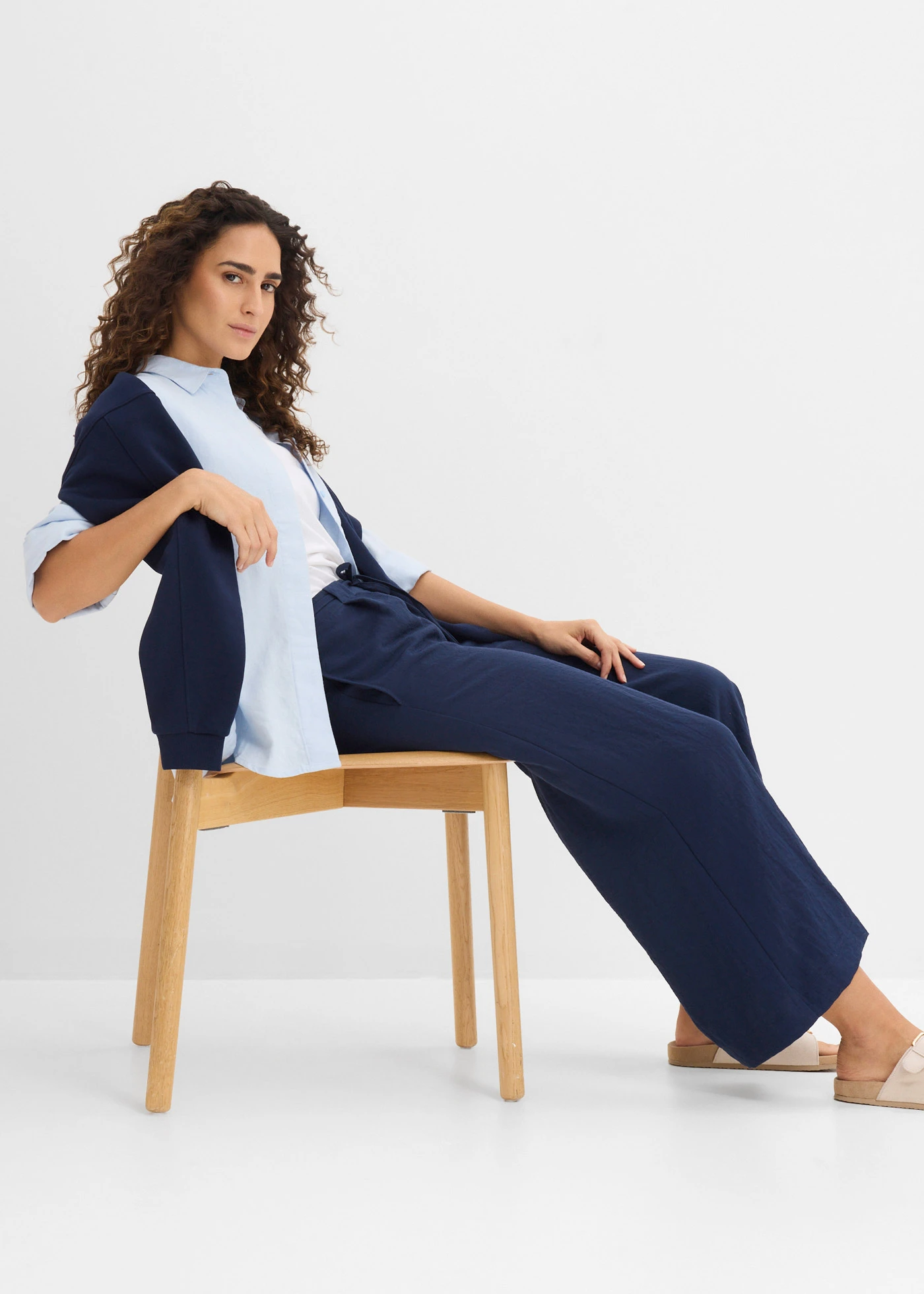 Pantaloni culotte din material fluid cu viscoză • bleumarin • magazin bonprix