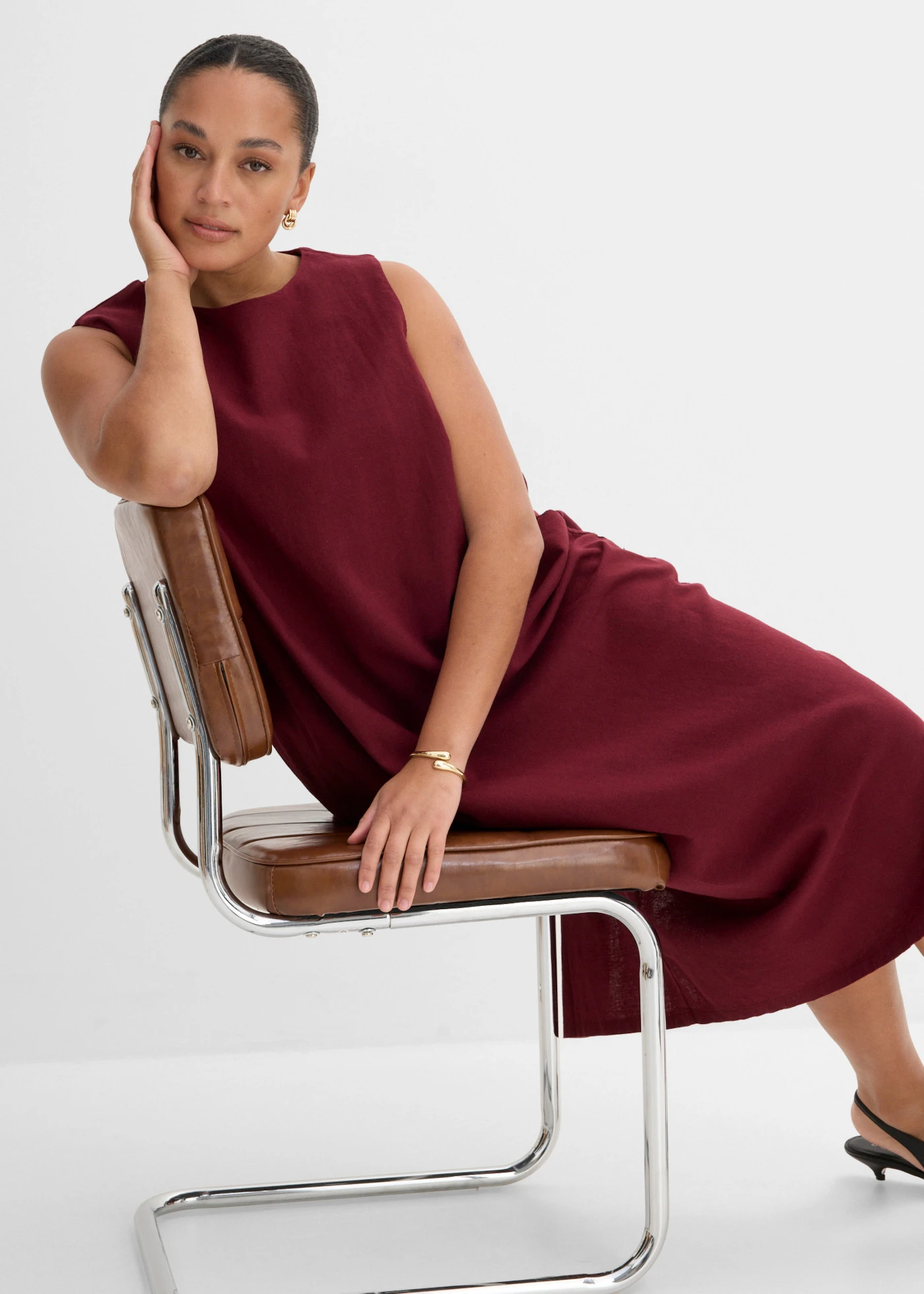 Długa sukienka z wpuszczanymi kieszeniami, z mieszanki wiskozy • czerwony klonowy plus size • sklep bonprix