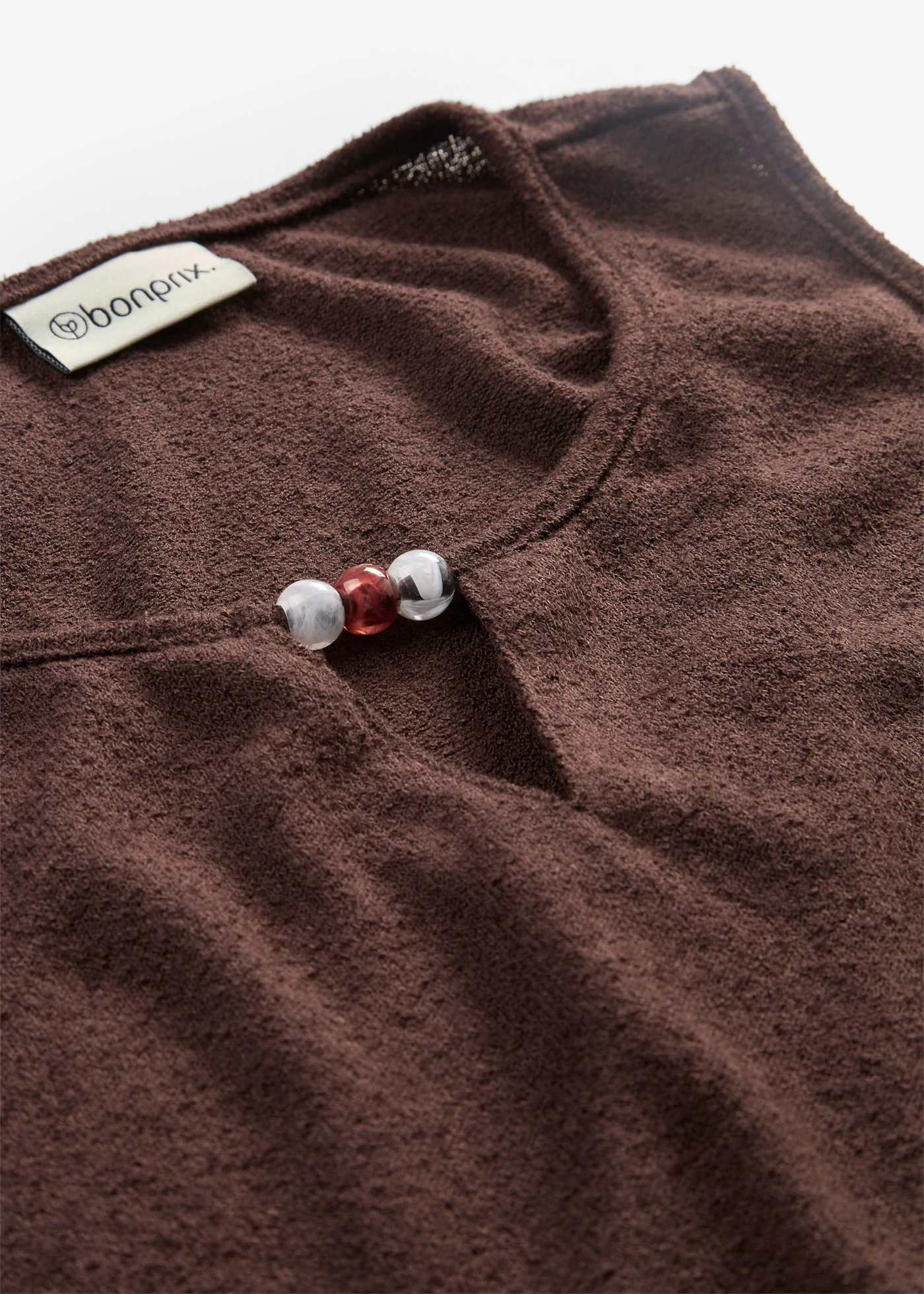 Top en maille à détail perle • marron foncé plus size • Boutique bonprix