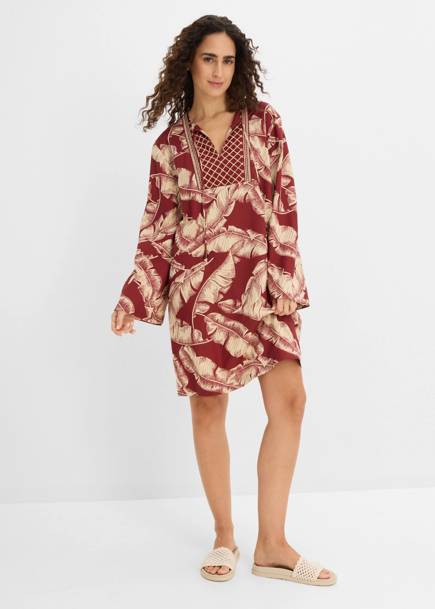 Tuniekjurk van een soepele viscosemix • woestijnrood-lichtsand met print • bonprix online shop