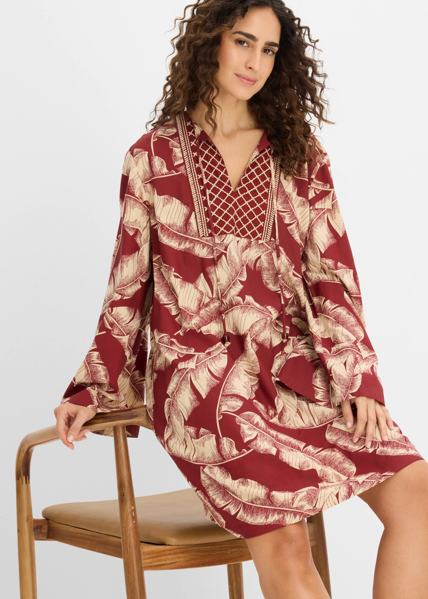 Robe-tunique fluide • rouge désert-sable clair imprimé • Boutique bonprix