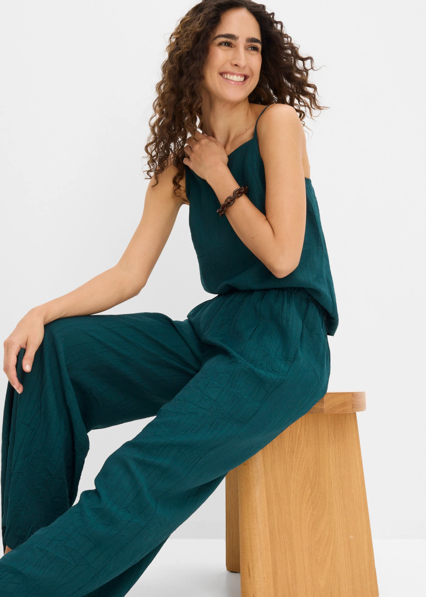 Pantalon aspect plissé • vert profond • Boutique bonprix