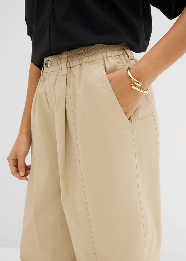 Pantaloni în stil barrel din material cu bumbac • bej nisipiu mat • magazin bonprix