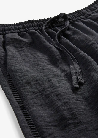 Bermuda in een viscosemix • zwart • bonprix online shop