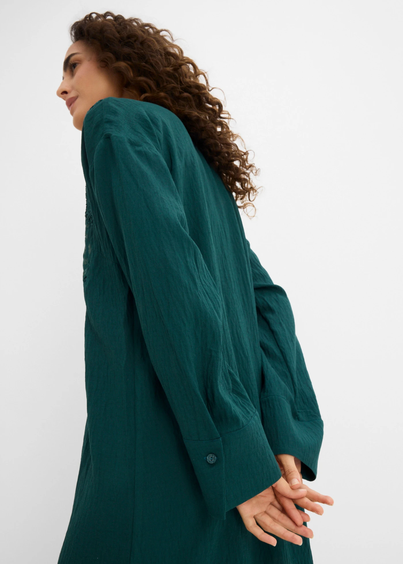 Lehké kaftanové šaty s ozdobou • tmavě zelená • bonprix obchod