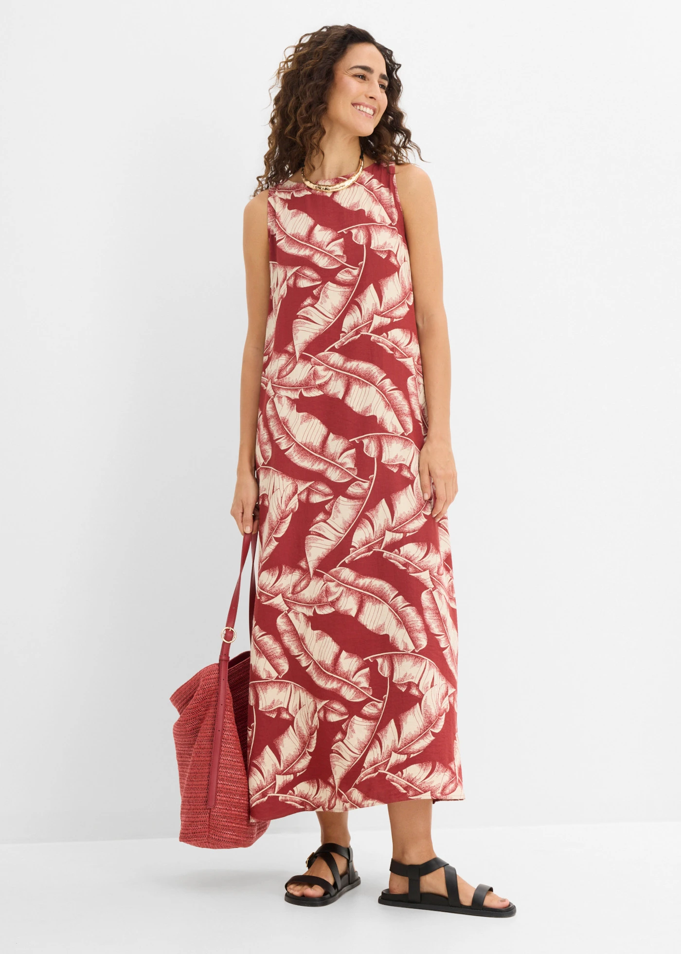 Robe ample entièrement imprimée • rouge désert-sable clair imprimé • Boutique bonprix