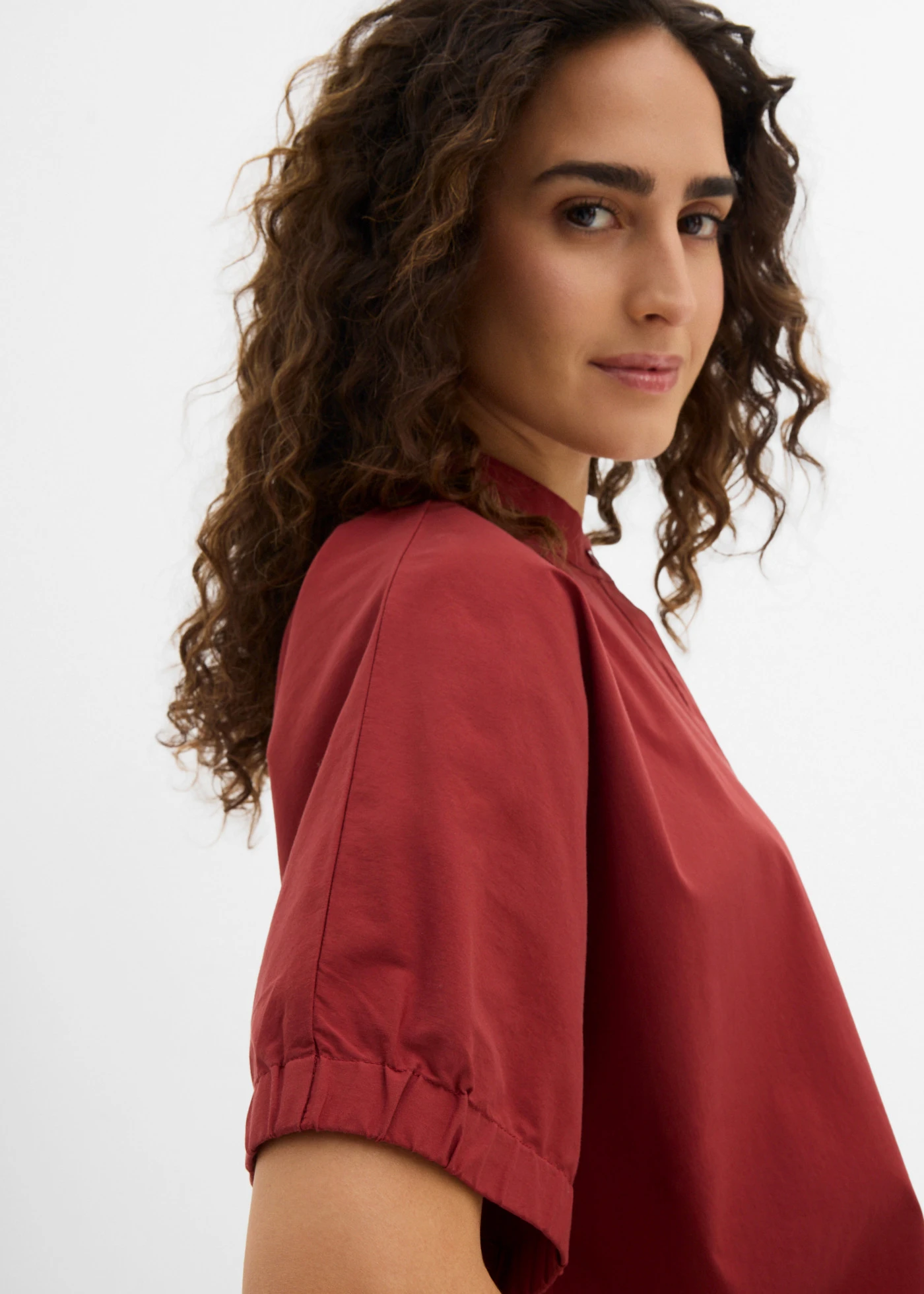 Blouse manches courtes à épaules descendues • rouge désert • Boutique bonprix