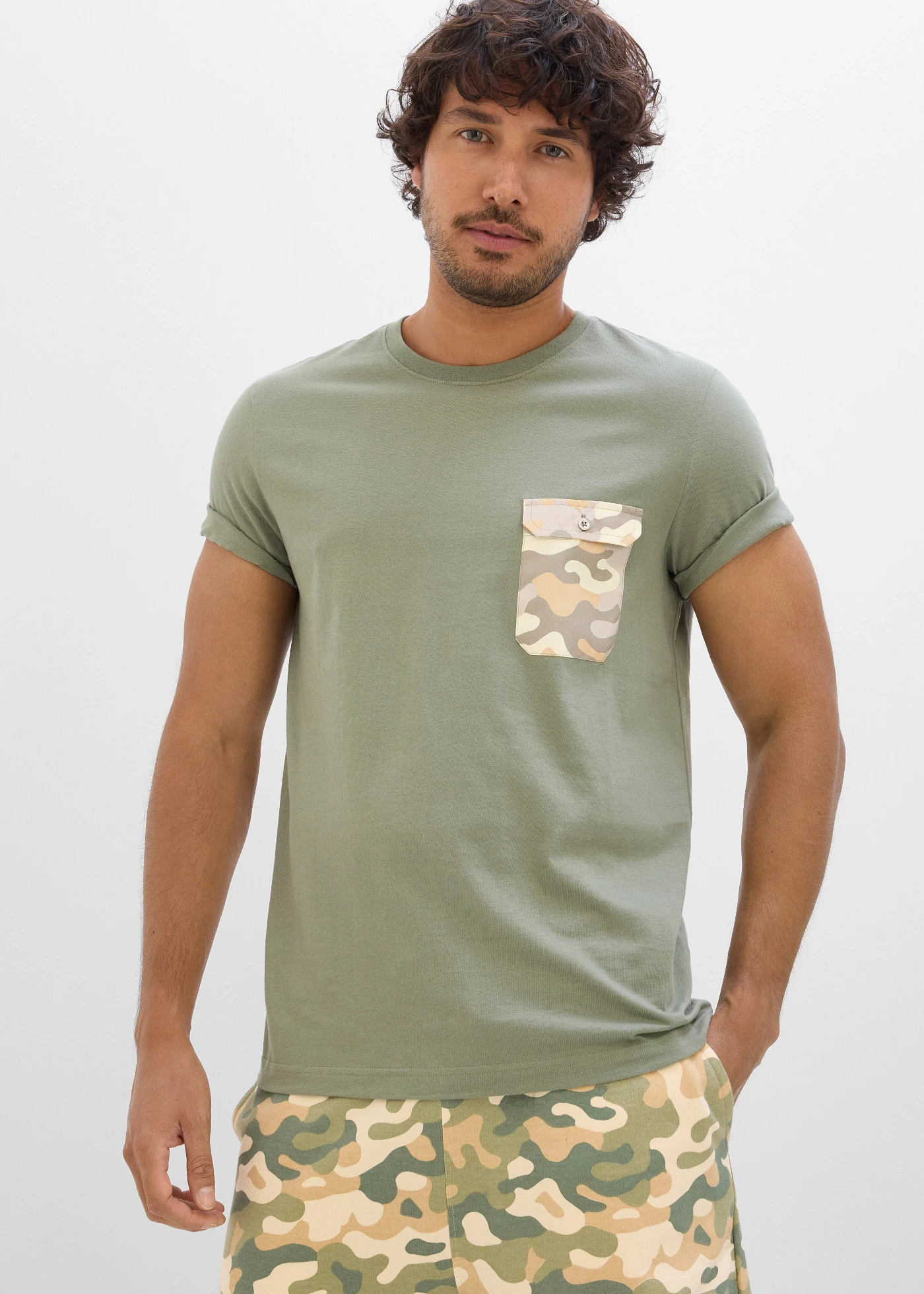 Póló mellzsebbel, bio-pamutból, Slim Fit • mohazöld • bonprix áruház