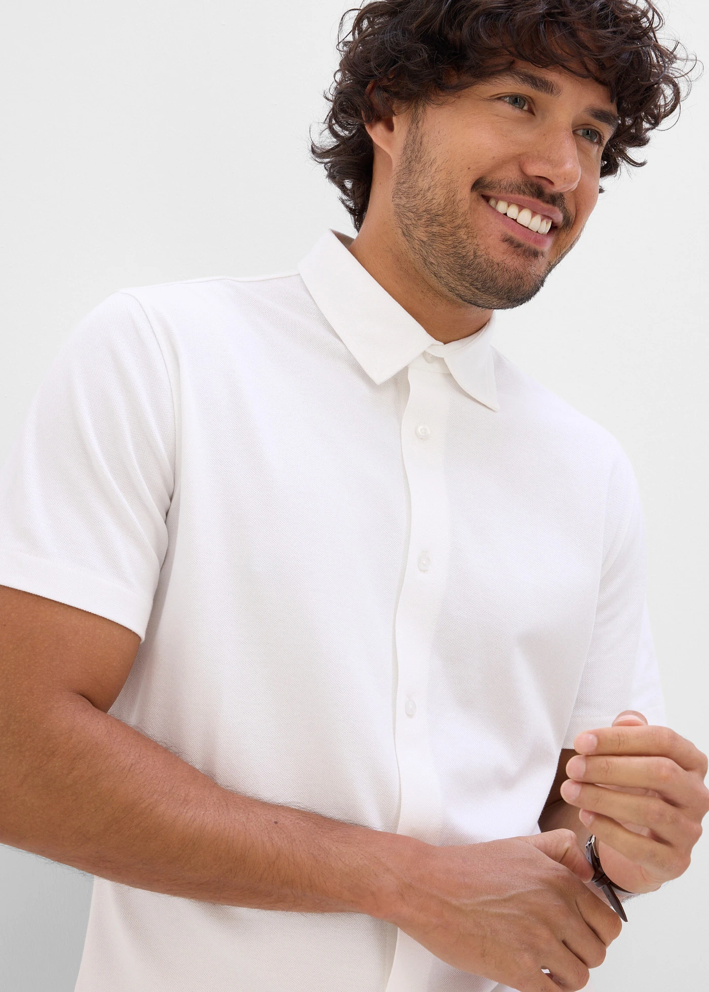 Cămașă cu mâneci scurte din material foarte elastic piqué Slim Fit • alb • magazin bonprix