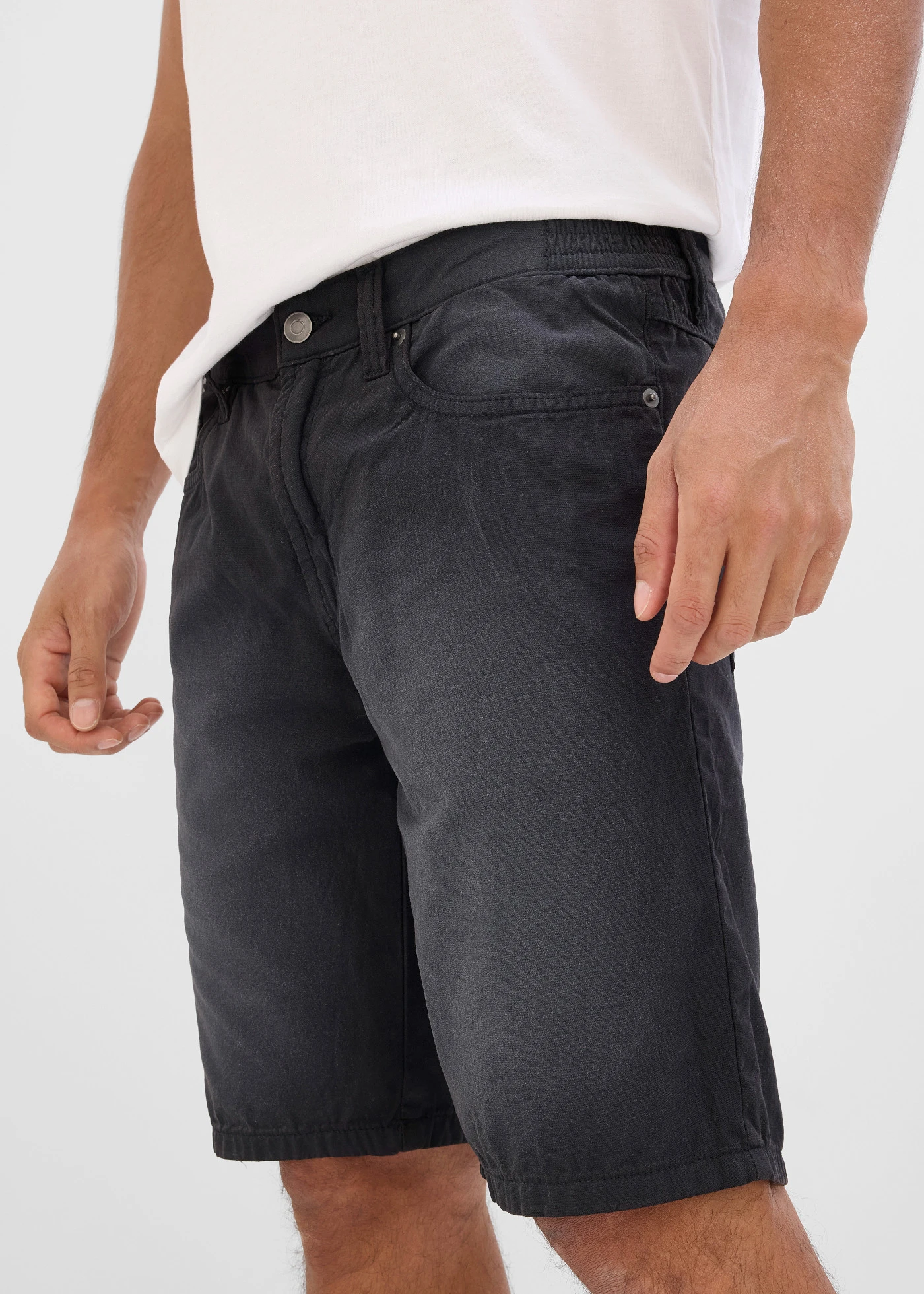 Lichte bermuda van coloured denim met elastische tailleband, regular fit (set van 2) • lichtsand+zwart denim • bonprix online shop