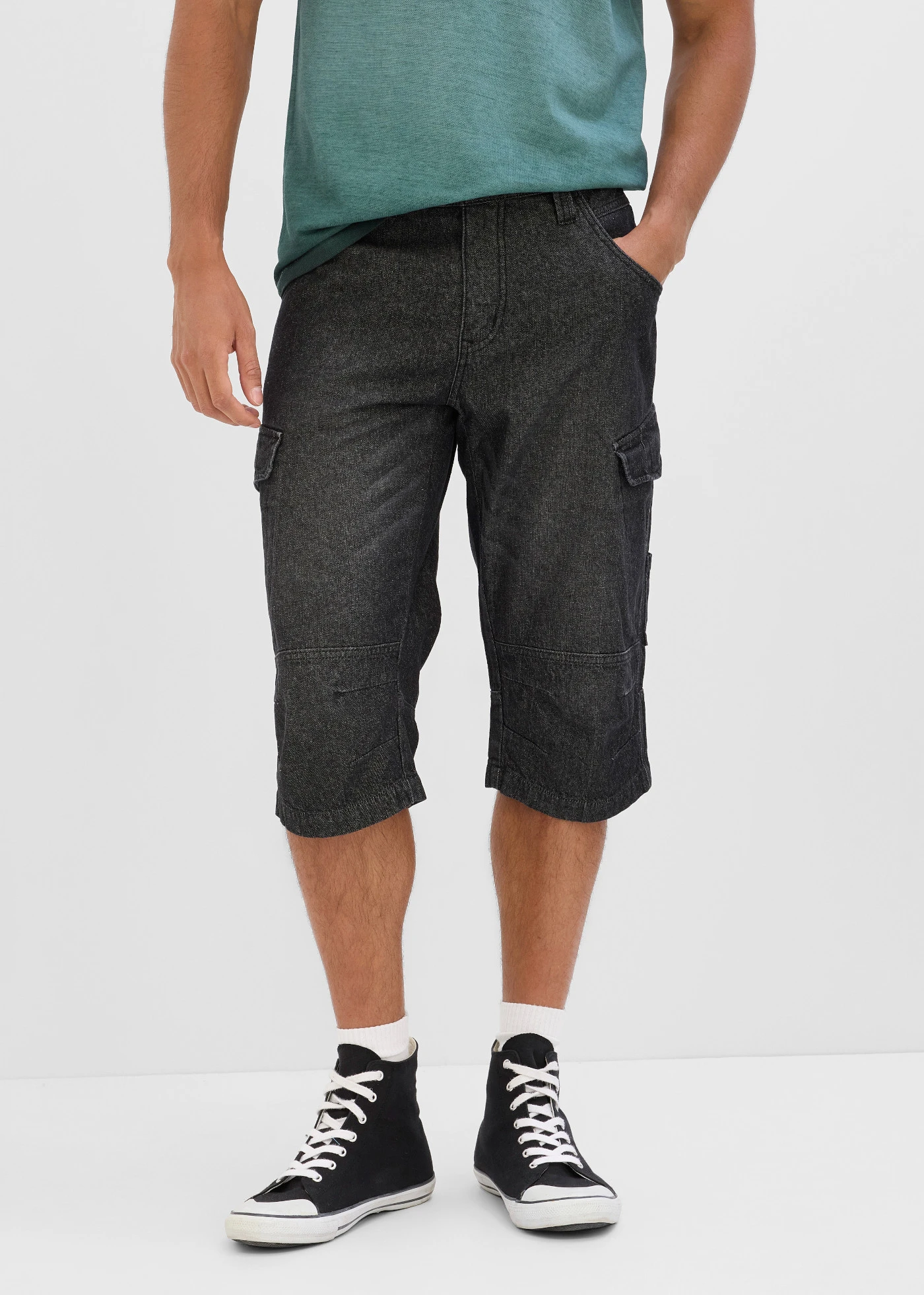 Lekkie długie bermudy dżinsowe o kroju bojówek, relaxed fit • czarny denim • sklep bonprix