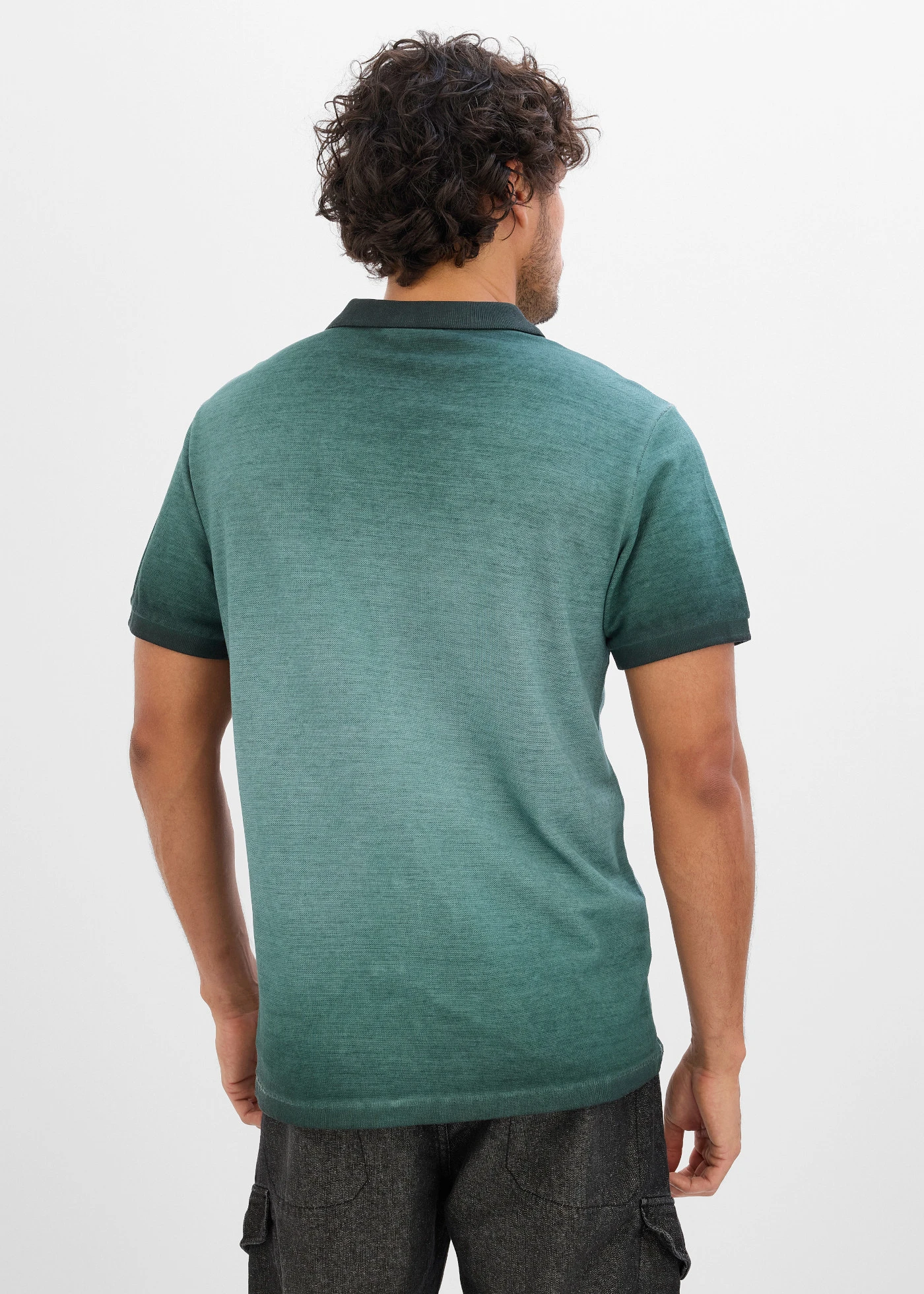 Bluză polo piquè cu aspect prespălat • gri/verde • magazin bonprix
