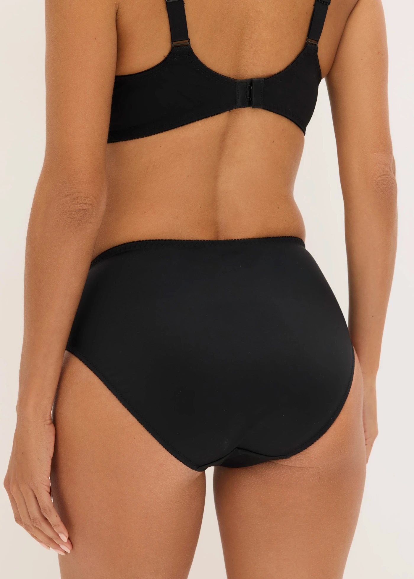 Lot de 2 slips maxi à dentelle florale • beige craie + noir • Boutique bonprix