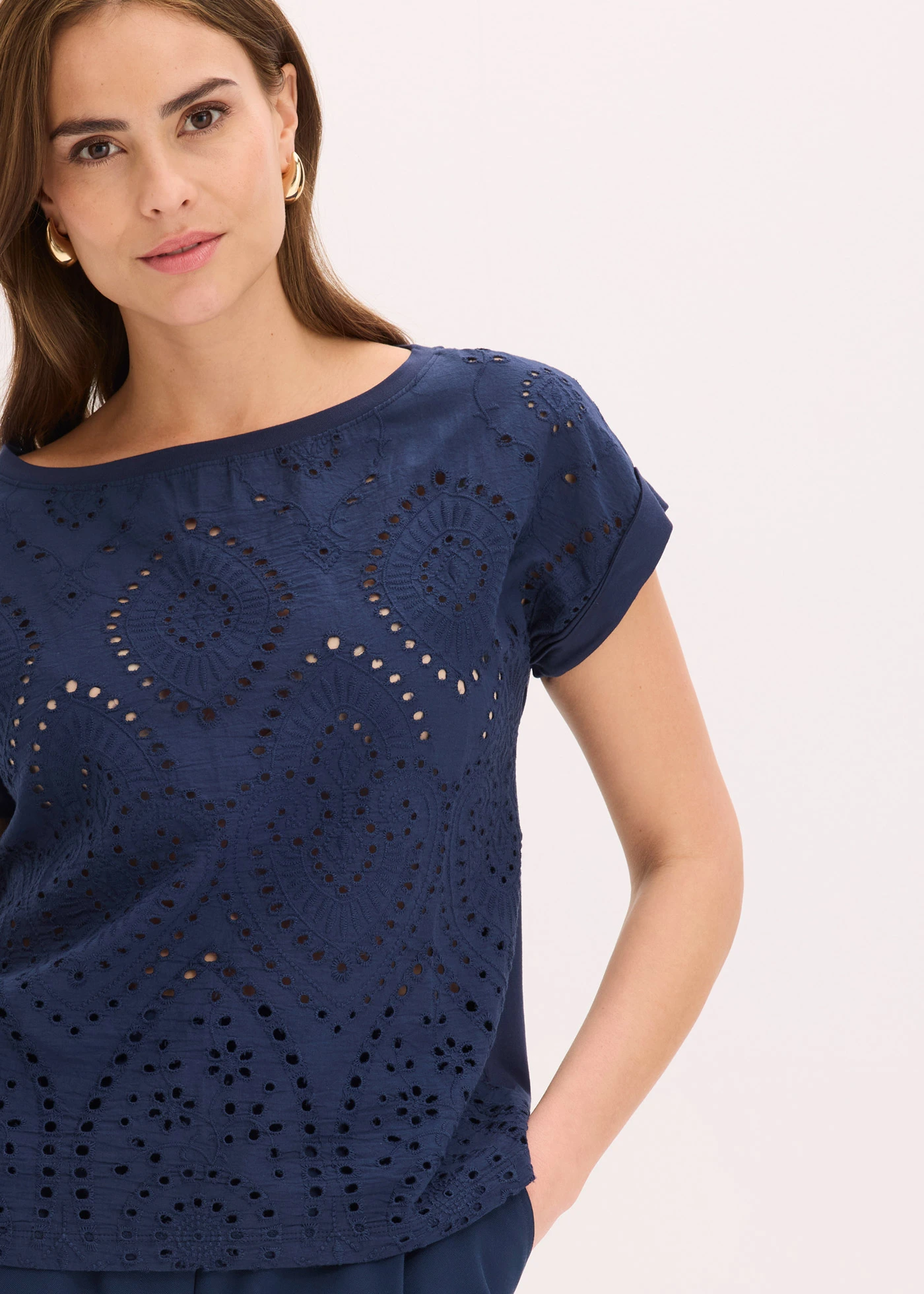 Shirt met broderie anglaise • donkerblauw • bonprix online shop
