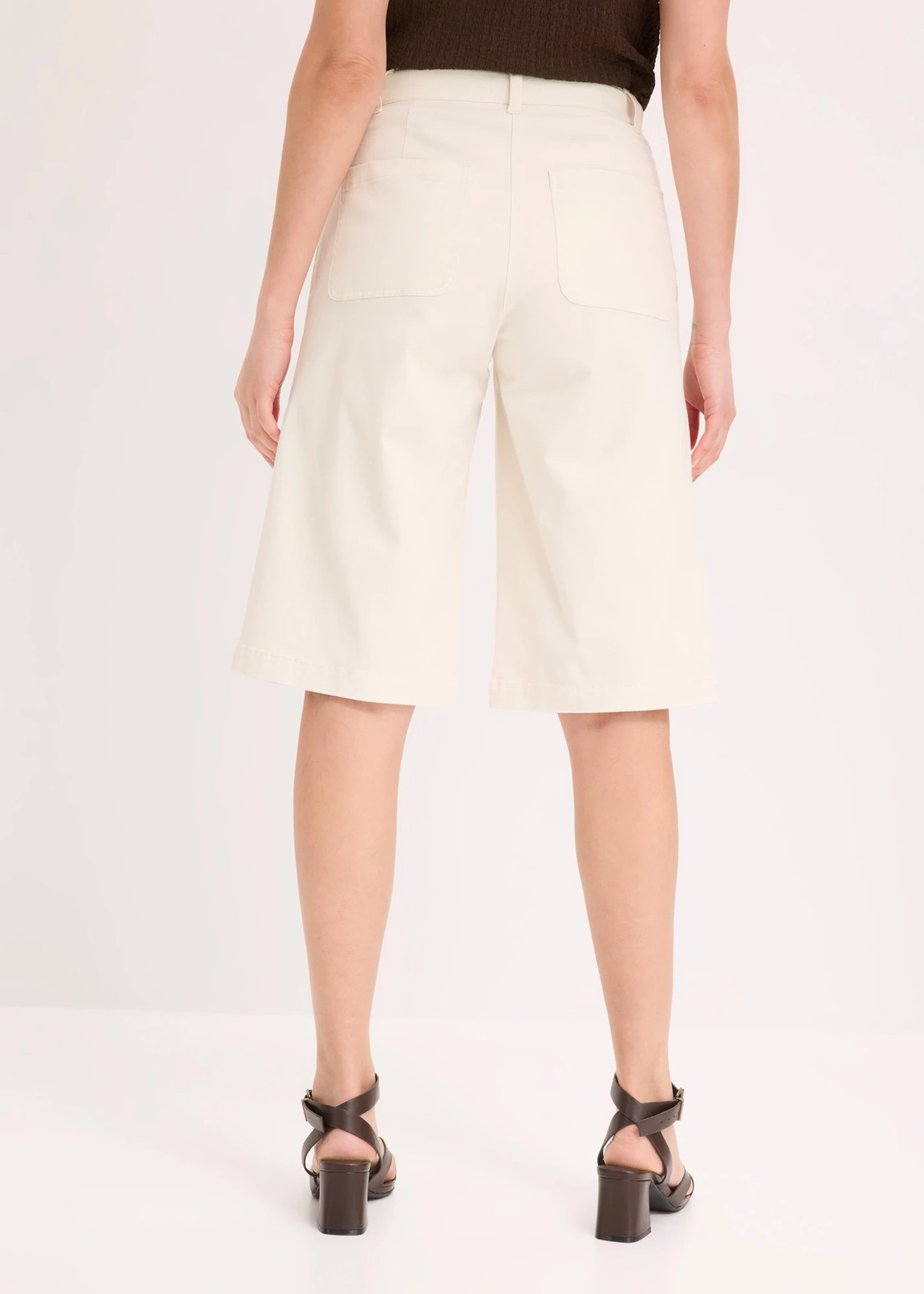 Bermudashort met wijde pijpen van elastisch twill • wolwit • bonprix online shop