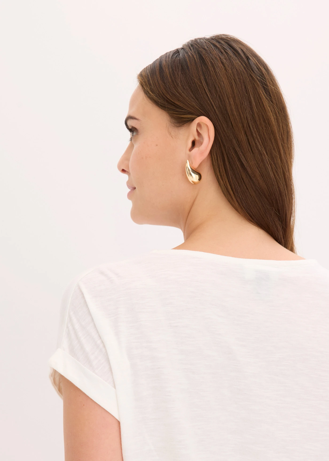 T-shirt en coton avec rivets • écru imprimé • Boutique bonprix