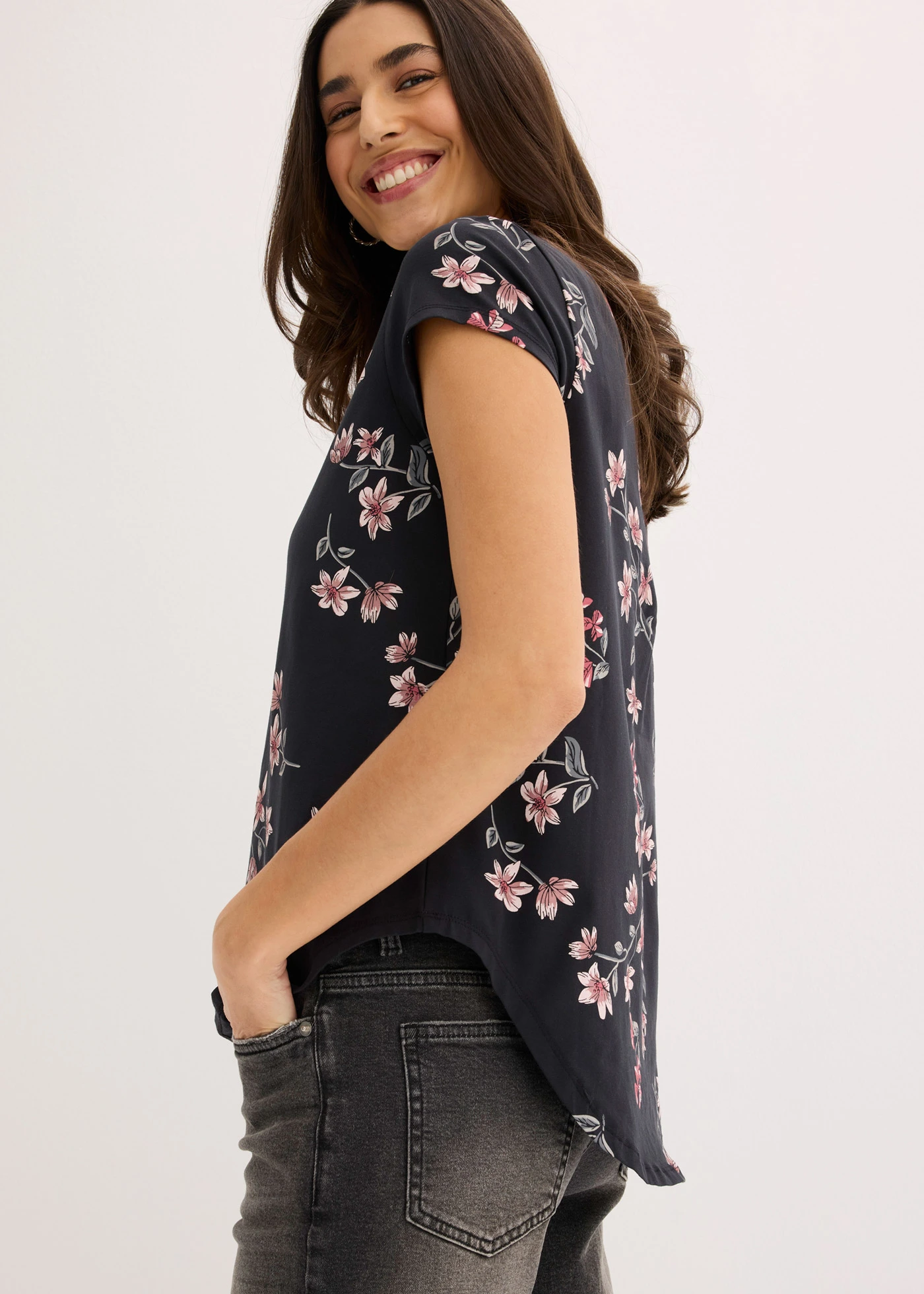 T-shirt oversize en coton extensible • noir-rose floral • Boutique bonprix
