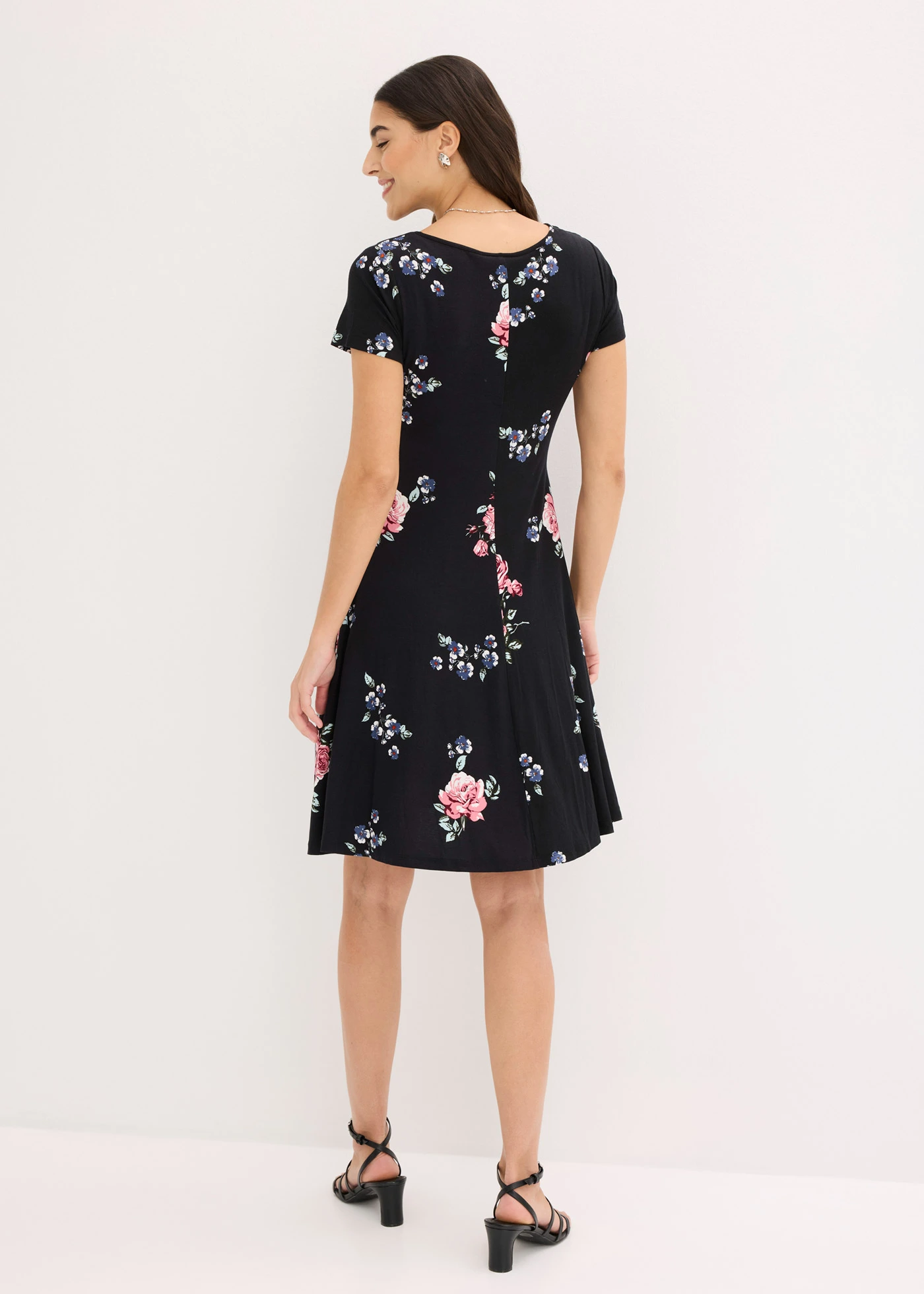 Robe en jersey viscose • noir floral • Boutique bonprix