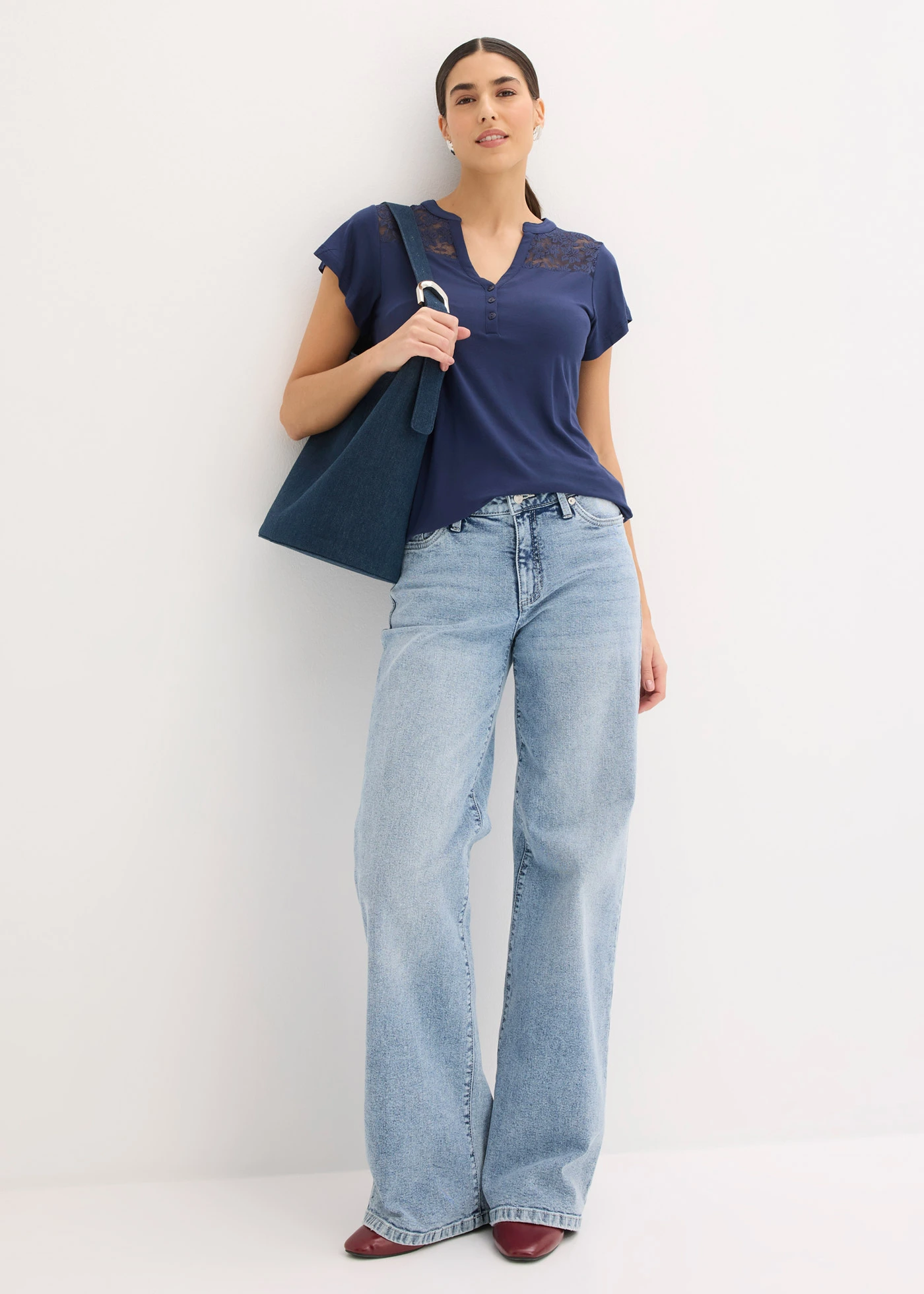 T-shirt col tunisien en viscose majoritaire • bleu foncé • Boutique bonprix