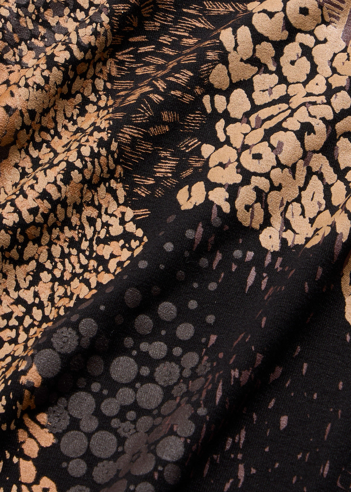 Póló puha viszkóz-keverékből • fekete-grafikai mintás • bonprix áruház