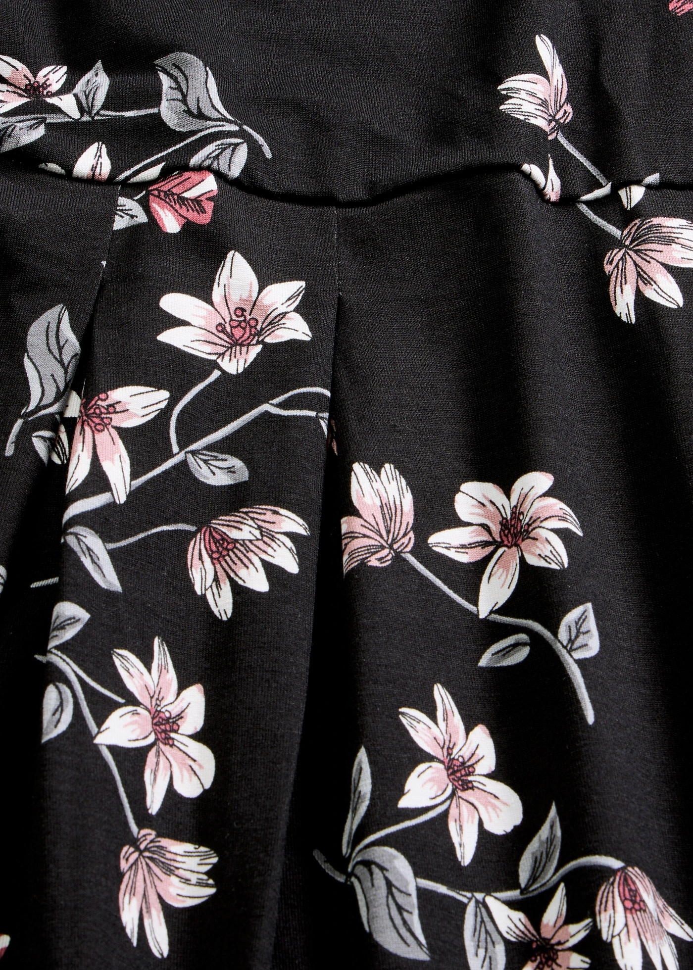 Jersey jurk in een viscosemix • zwart gebloemd • bonprix online shop