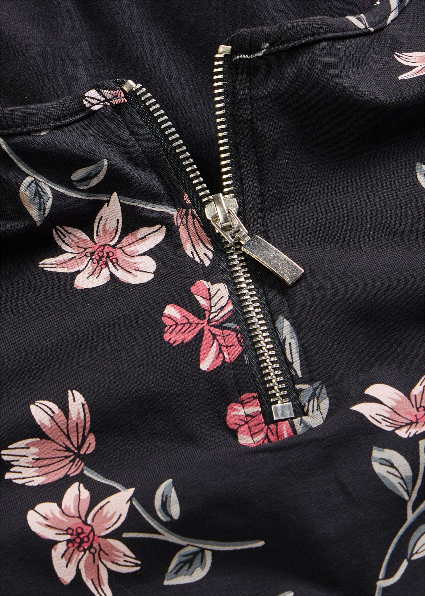 T-shirt oversize en coton extensible • noir-rose floral • Boutique bonprix