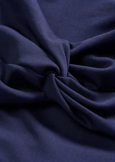 Šaty Carmen s ozdobným uzlem • tmavě modro-bílá • bonprix obchod