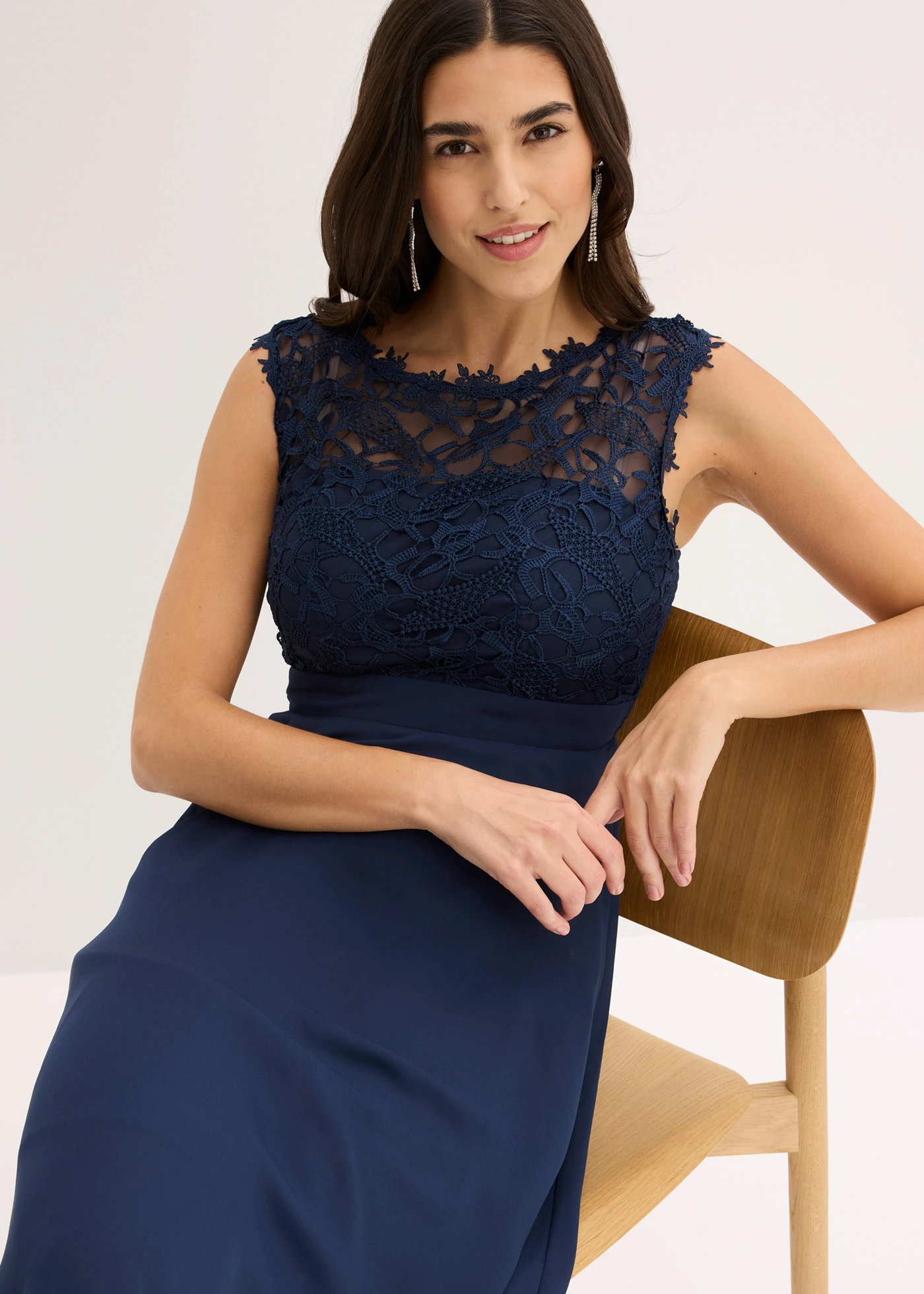 Mini jurk met kant • donkerblauw • bonprix online shop