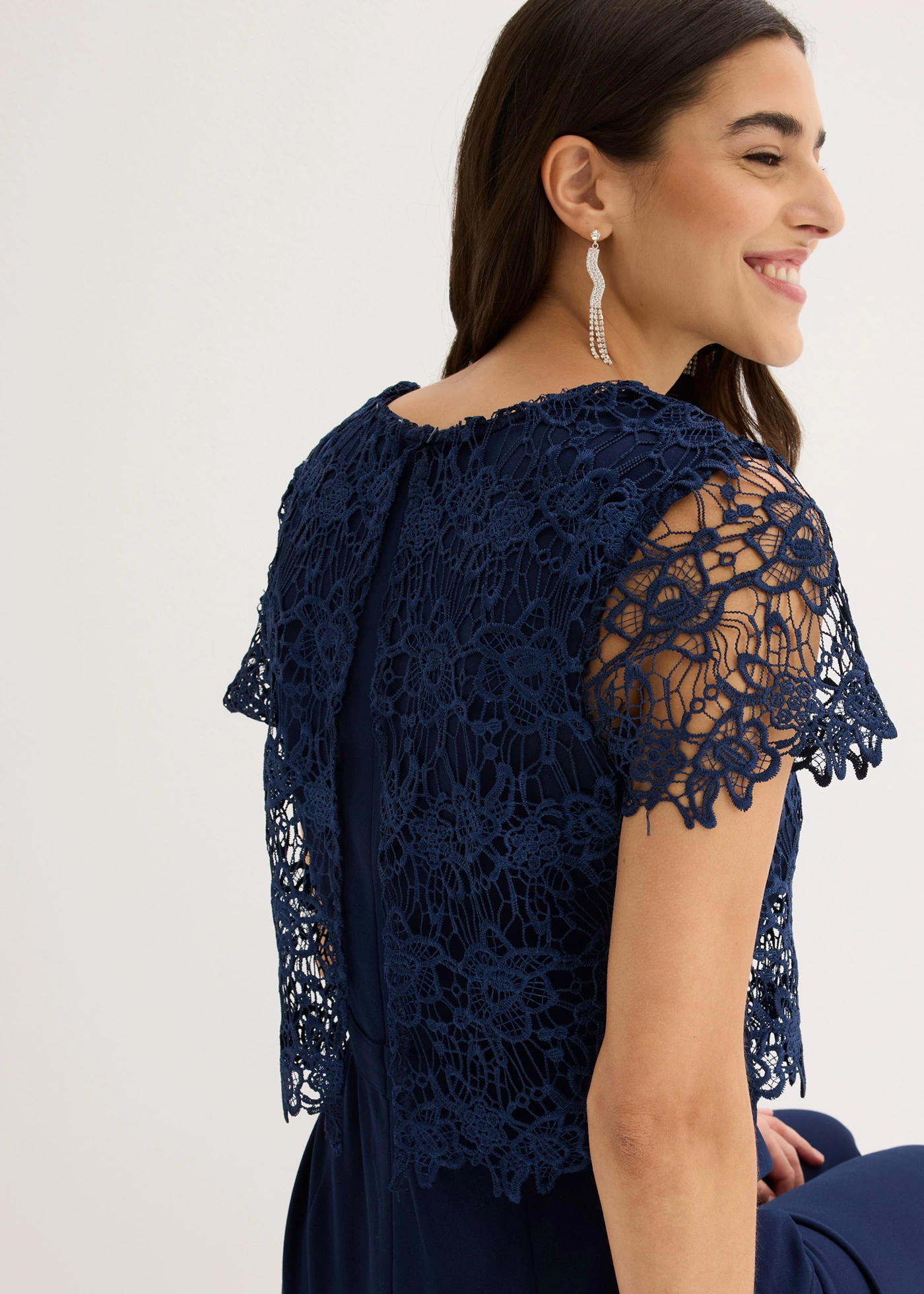 Jumpsuit van zacht scuba met kant • donkerblauw • bonprix online shop