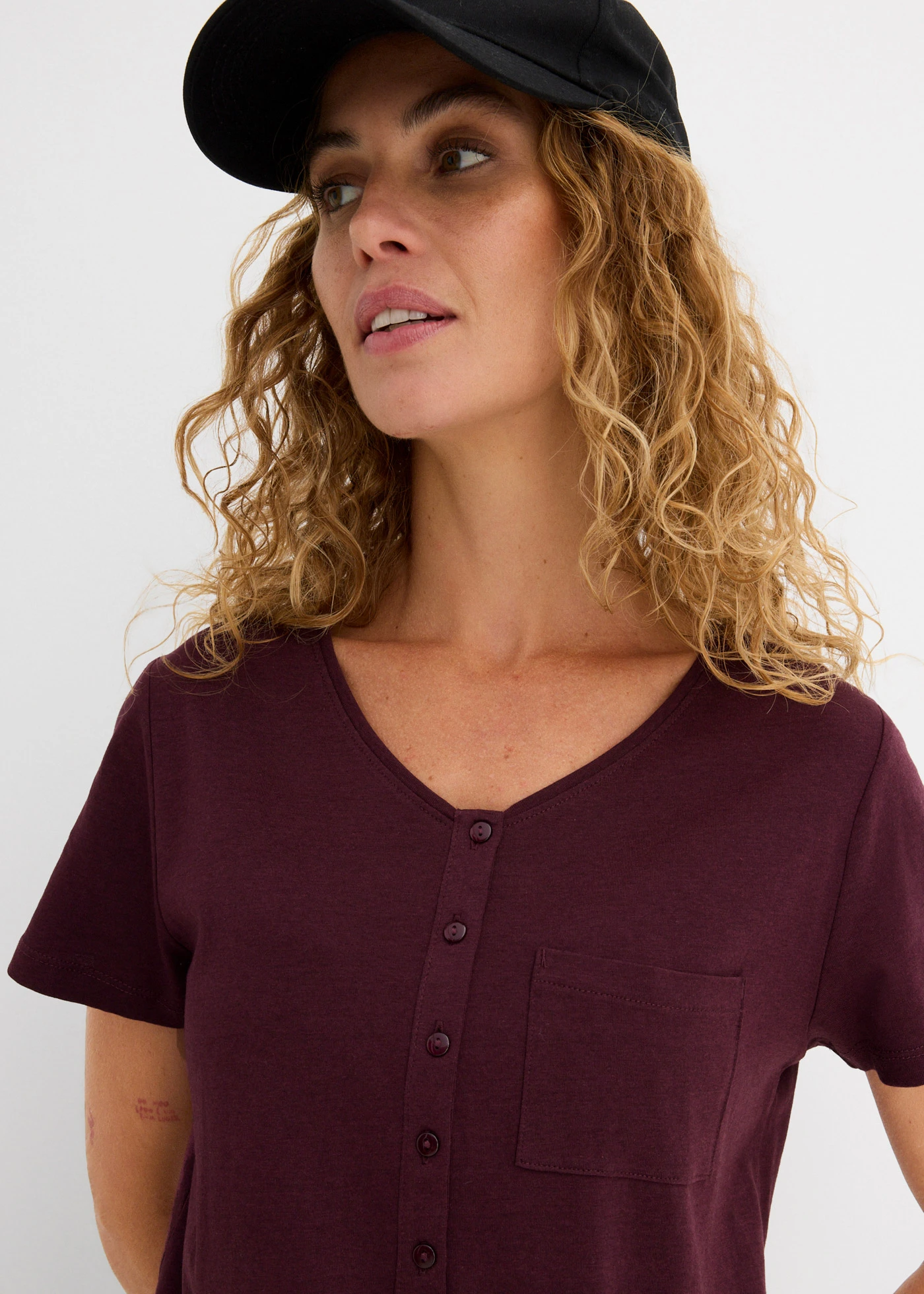 Tricou cu bandă de nasturi • bordo • magazin bonprix