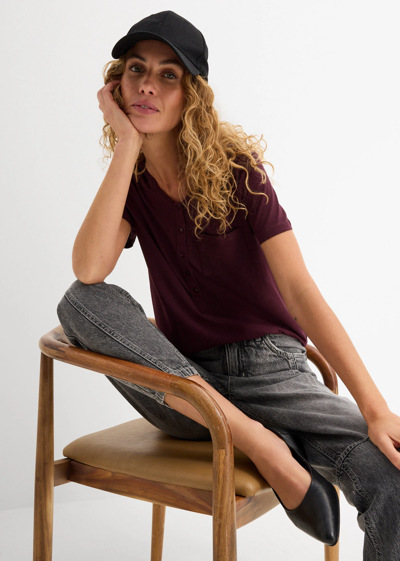 T-shirt met knoopsluiting • bordeaux • bonprix online shop