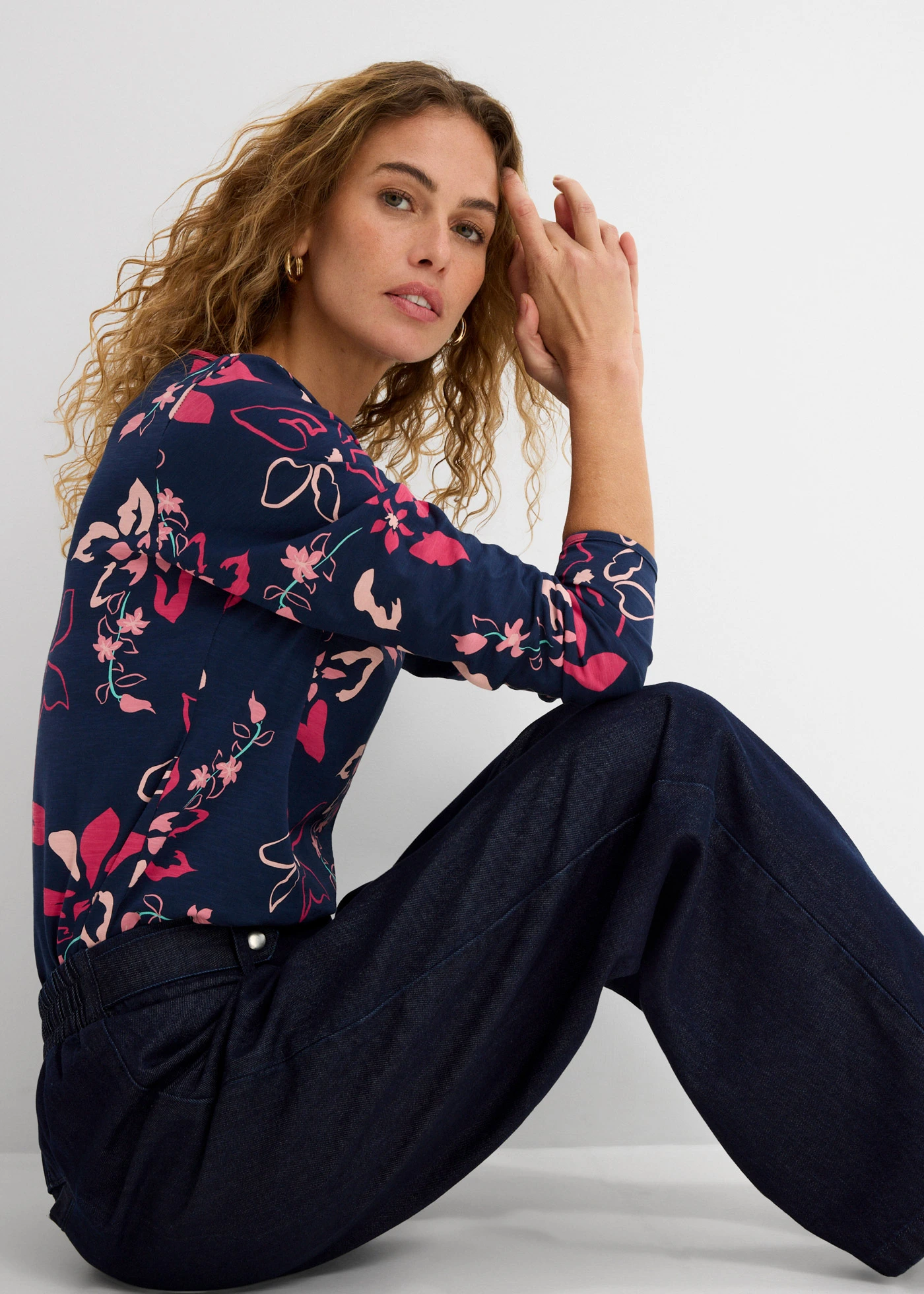 T-shirt manches longues à imprimé floral • bleu foncé à fleurs • Boutique bonprix