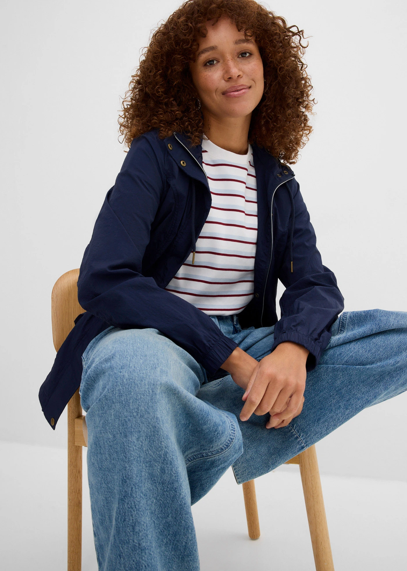 Zeer lichte tussenjas • donkerblauw • bonprix online shop