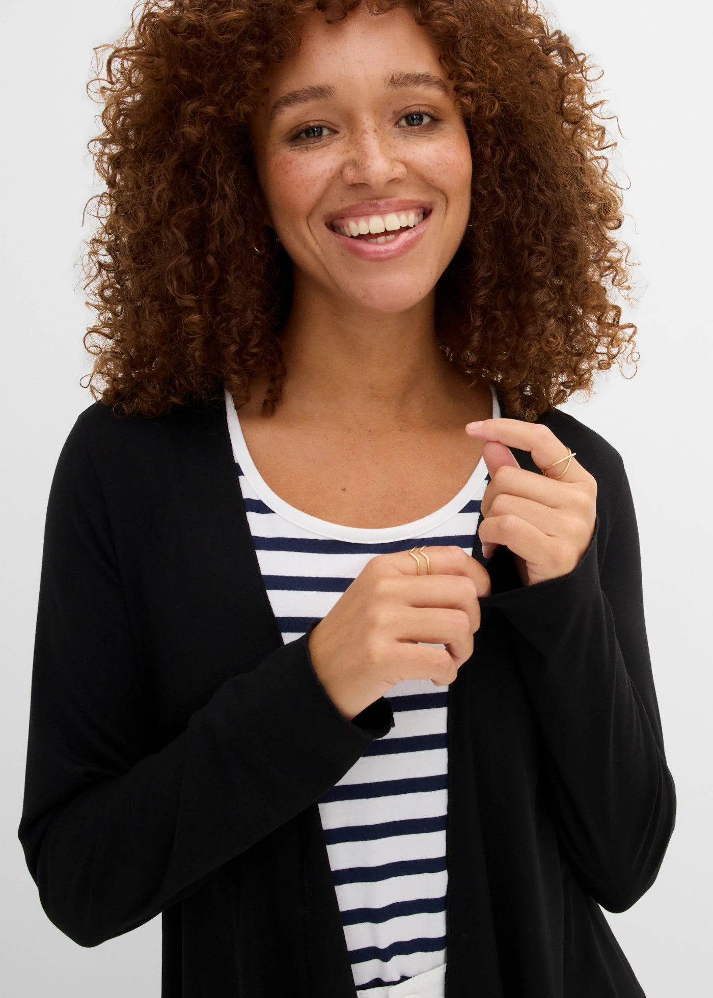 Jachetă tricot din material moale cu viscoză • negru • magazin bonprix