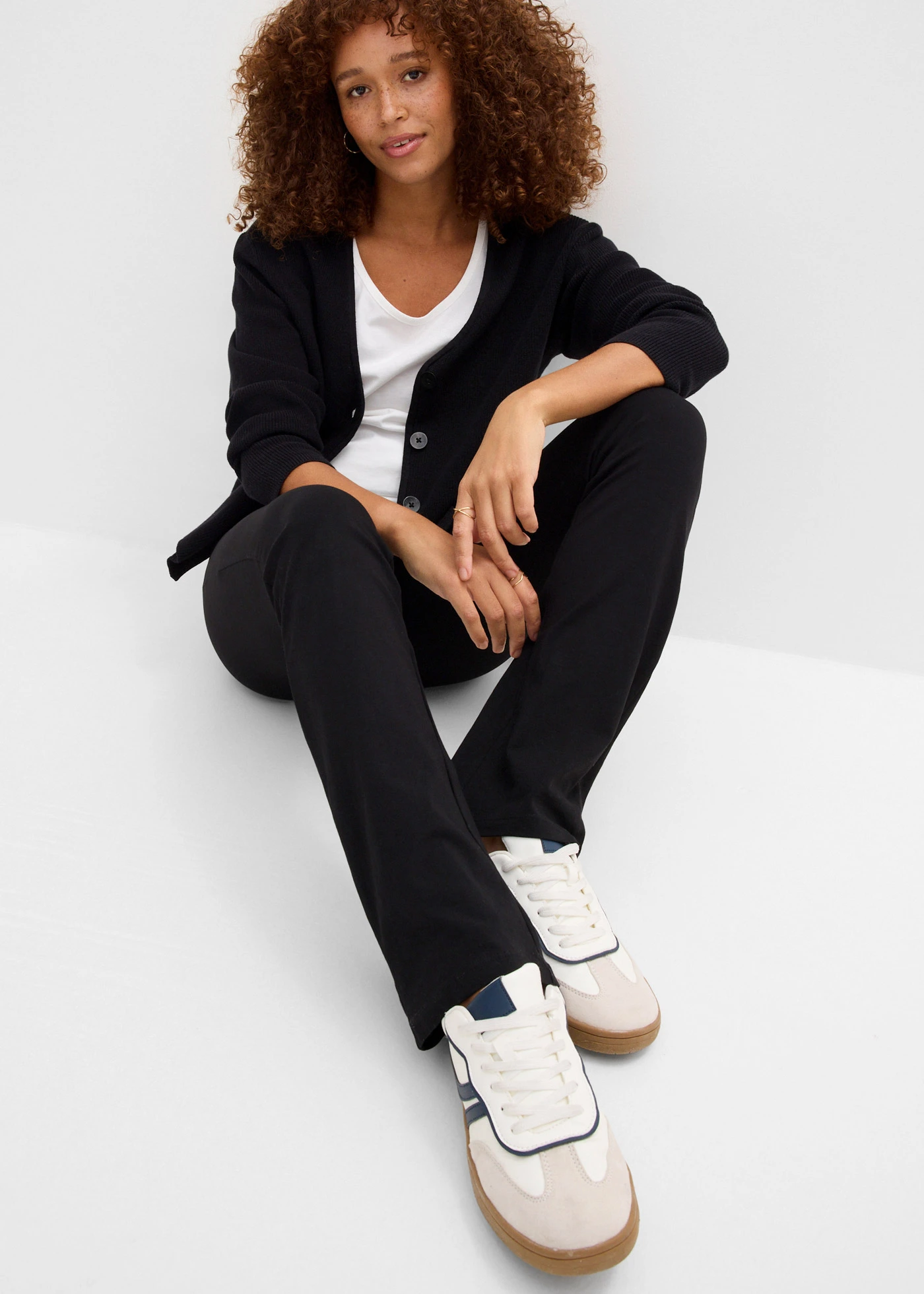 wijd uitlopende legging • zwart • bonprix online shop