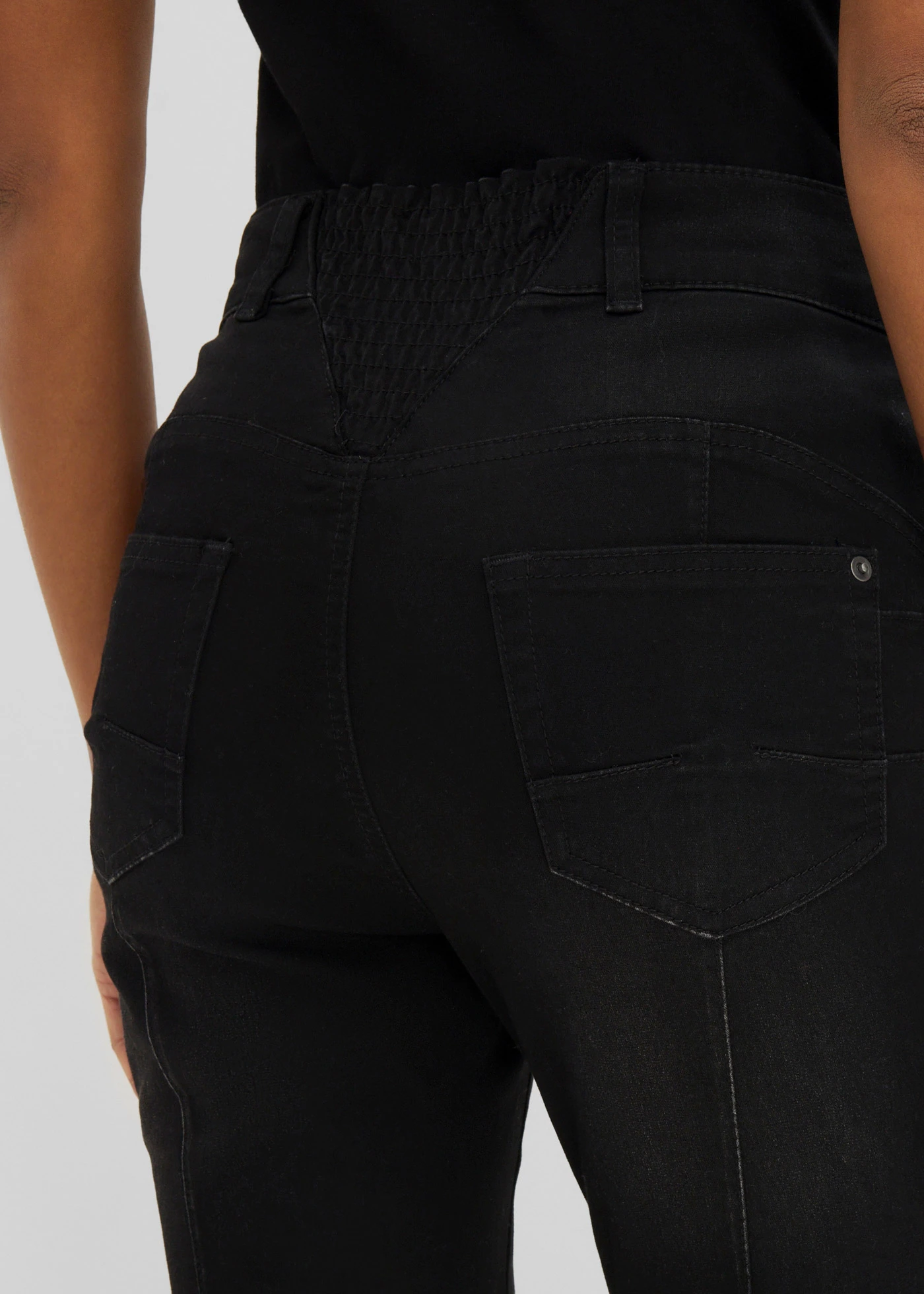 Modelujące dżinsy o kroju bootcut, mid waist • czarny denim • sklep bonprix