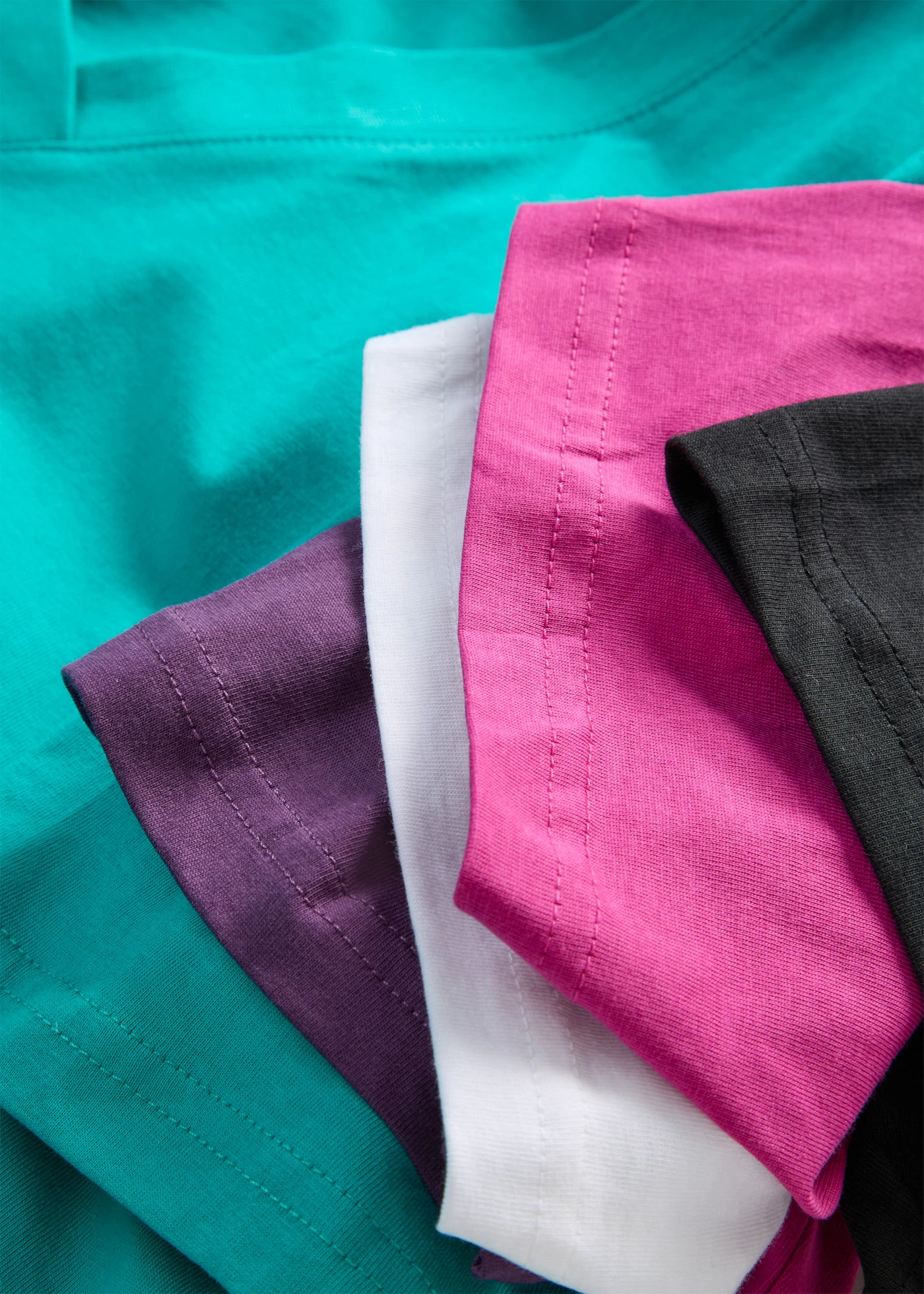 Długi T-shirt (5 szt.) • szmaragdowy+winogronowy+fuksja+biały+czarny • sklep bonprix