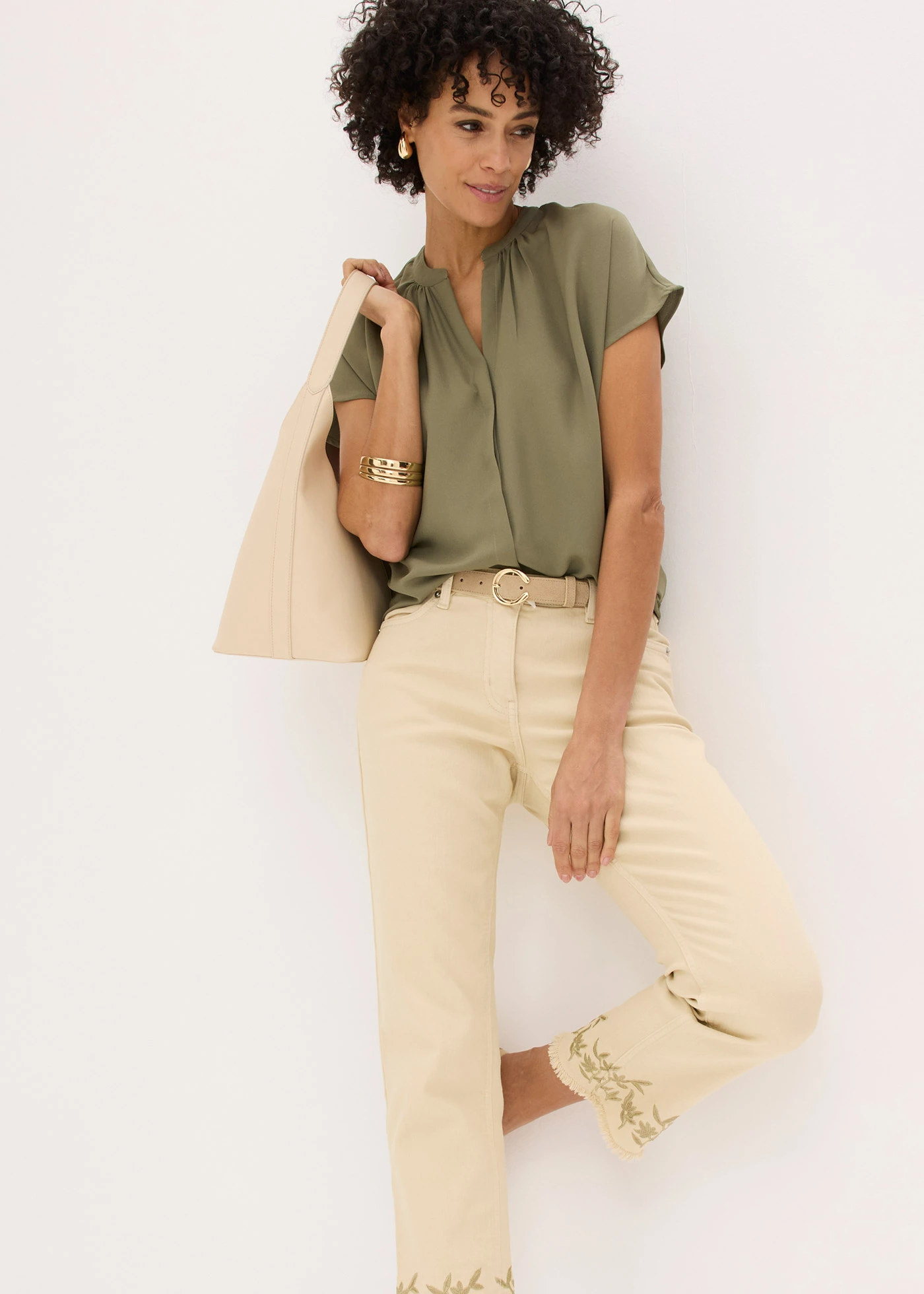 Blouse met korte mouwen en blinde knoopsluiting • olijfgroen • bonprix online shop