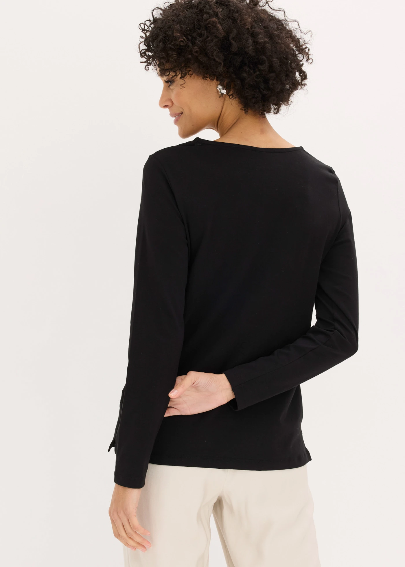 T-shirt manches longues détails œillets • noir • Boutique bonprix