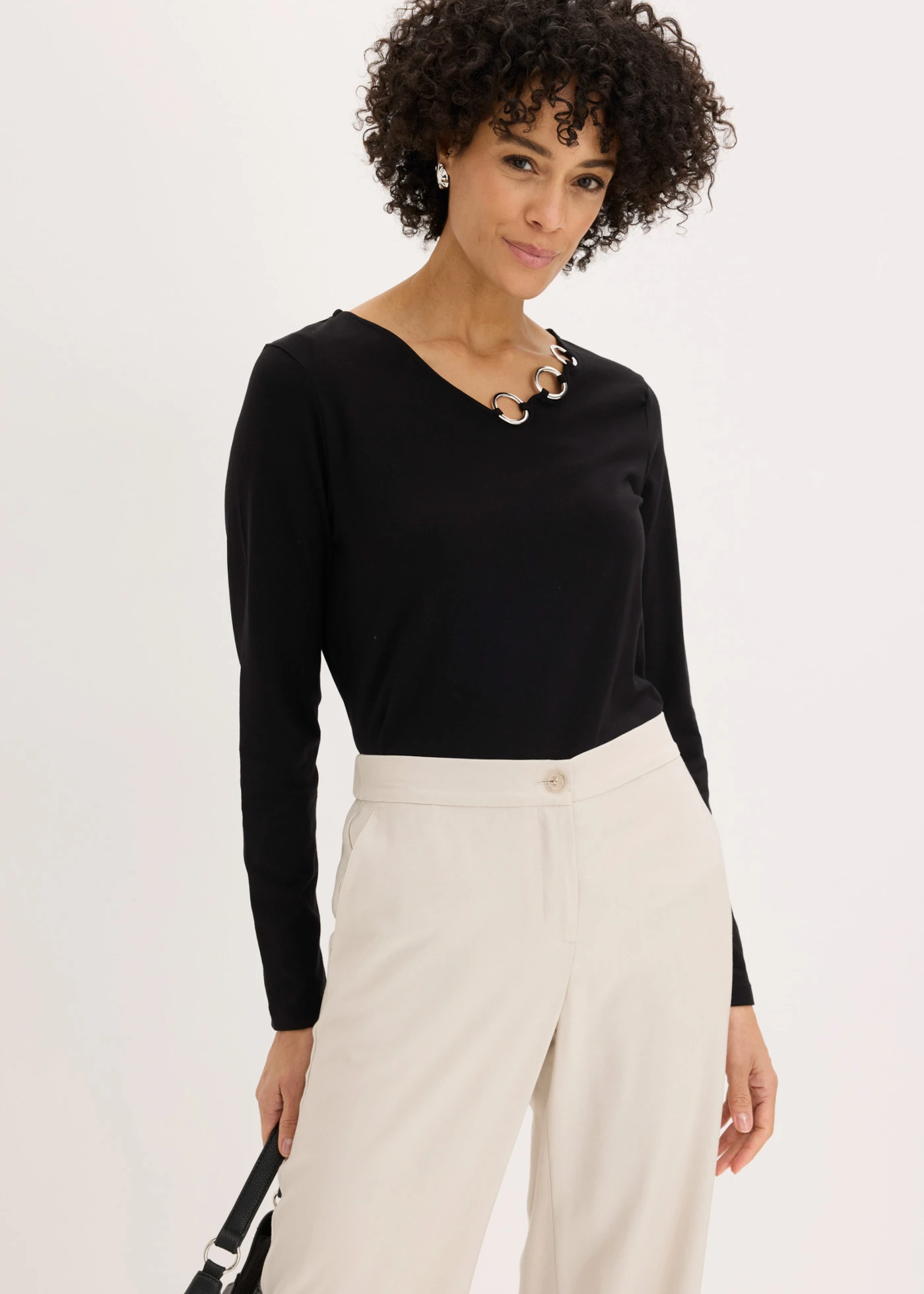 T-shirt manches longues détails œillets • noir • Boutique bonprix