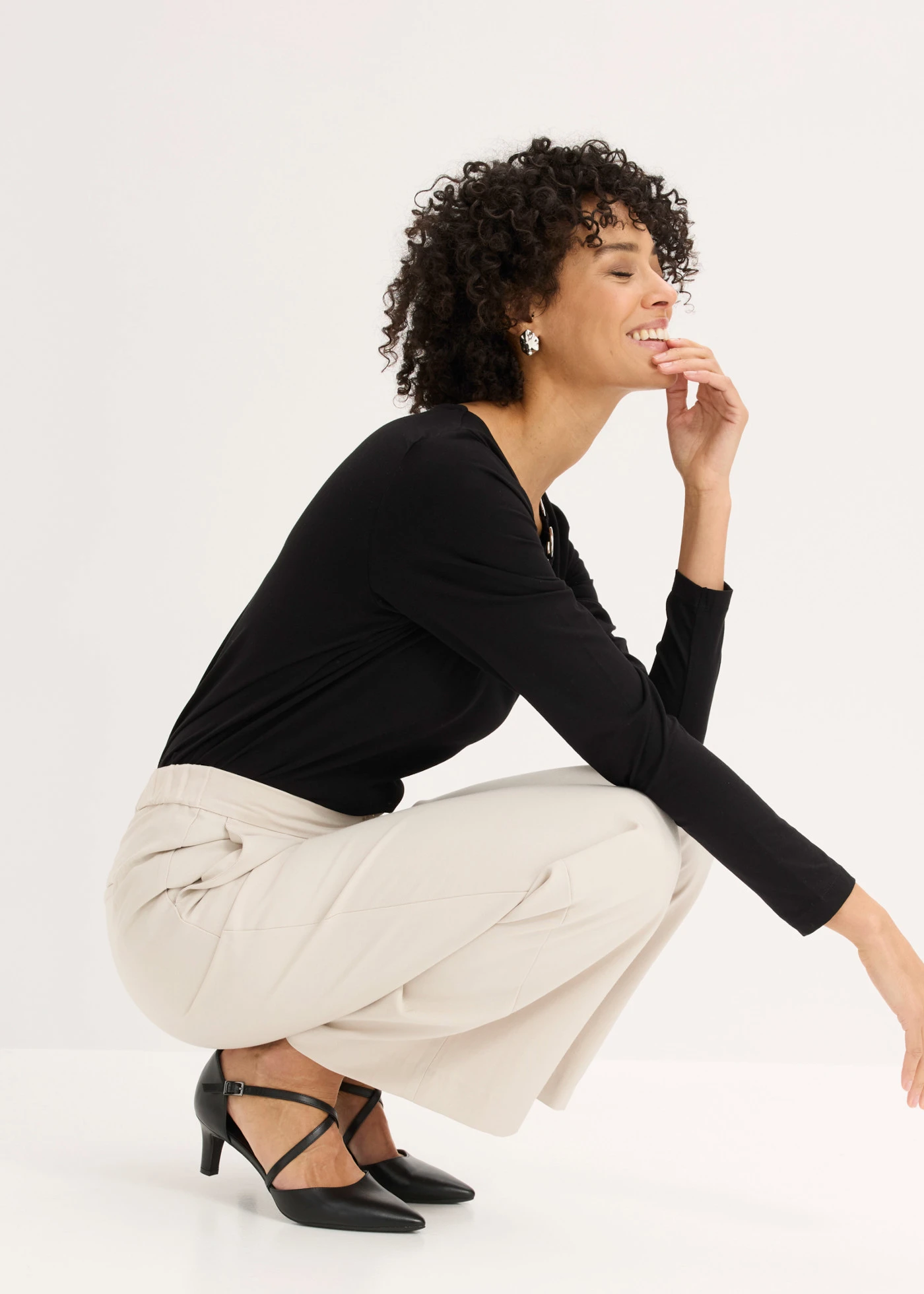 T-shirt manches longues détails œillets • noir • Boutique bonprix