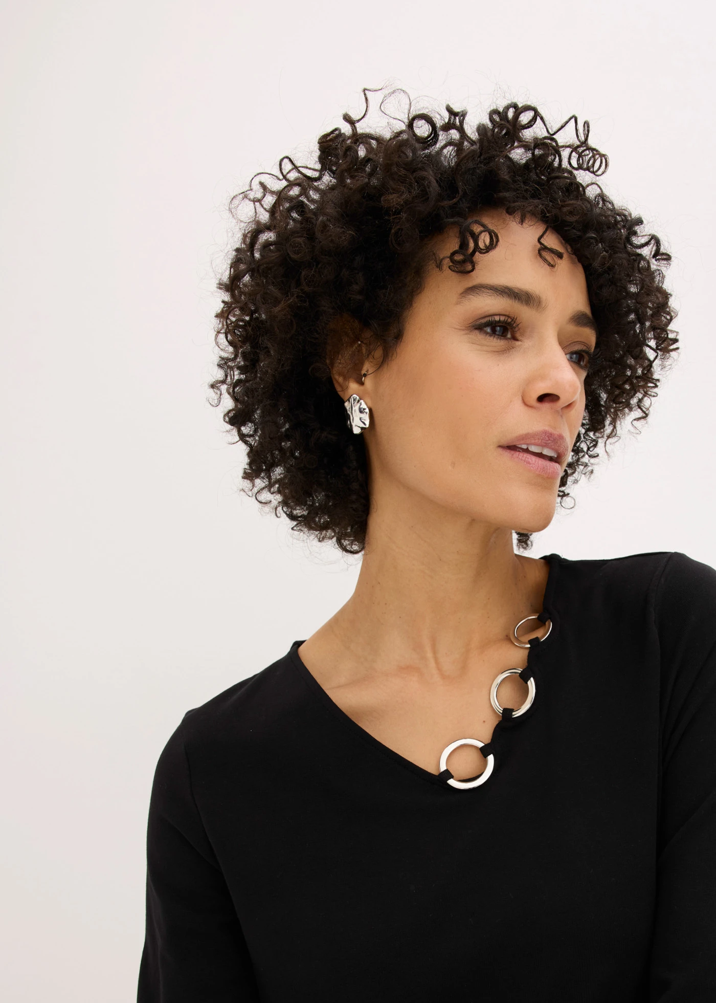 T-shirt manches longues détails œillets • noir • Boutique bonprix