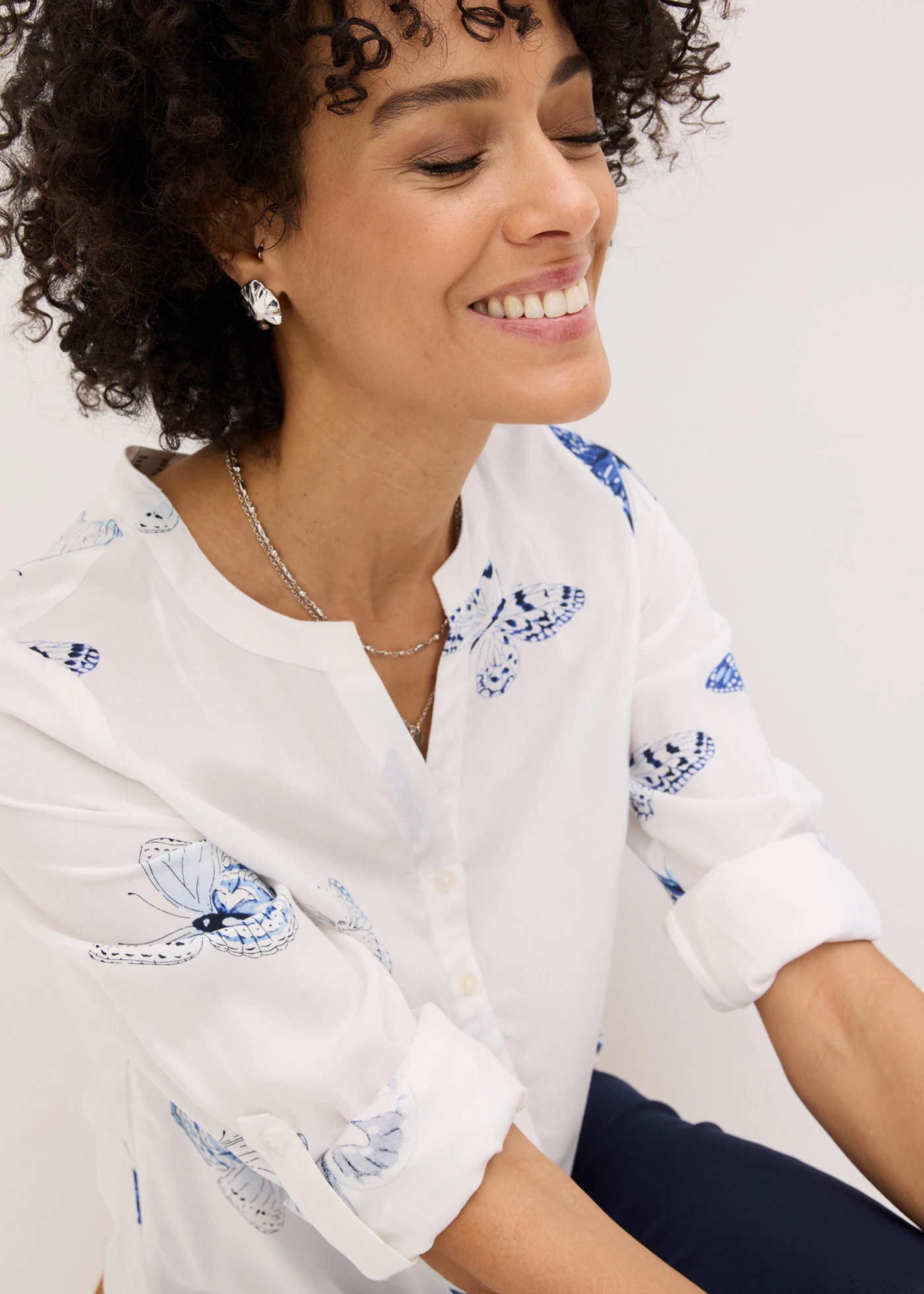 Viscose blouse met print • wit/blauw met print • bonprix online shop