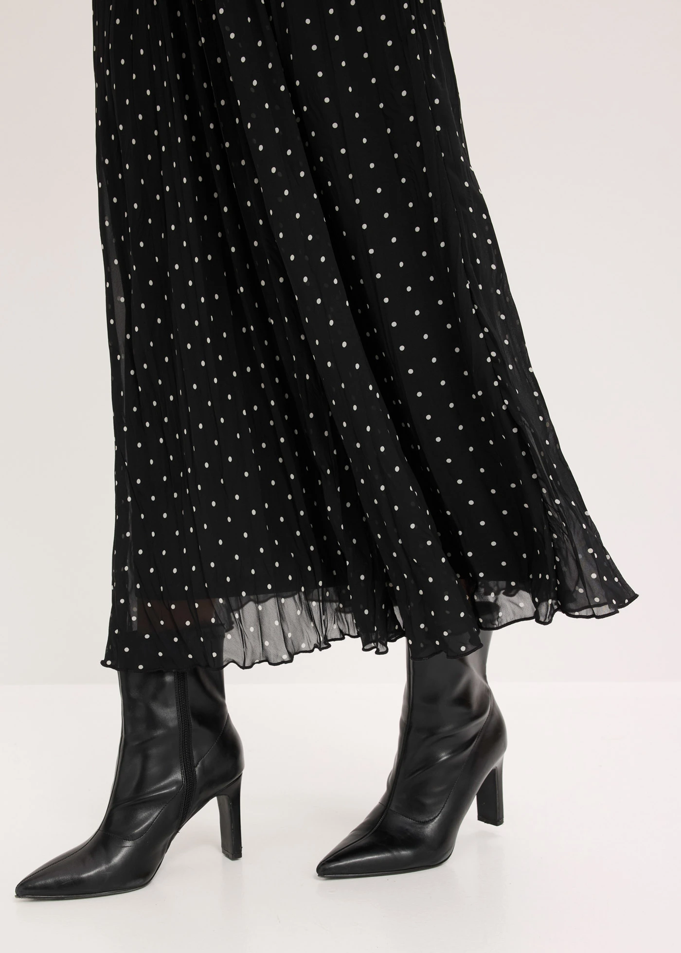 Jupe en mousseline effet froissé • noir pois blanc • Boutique bonprix