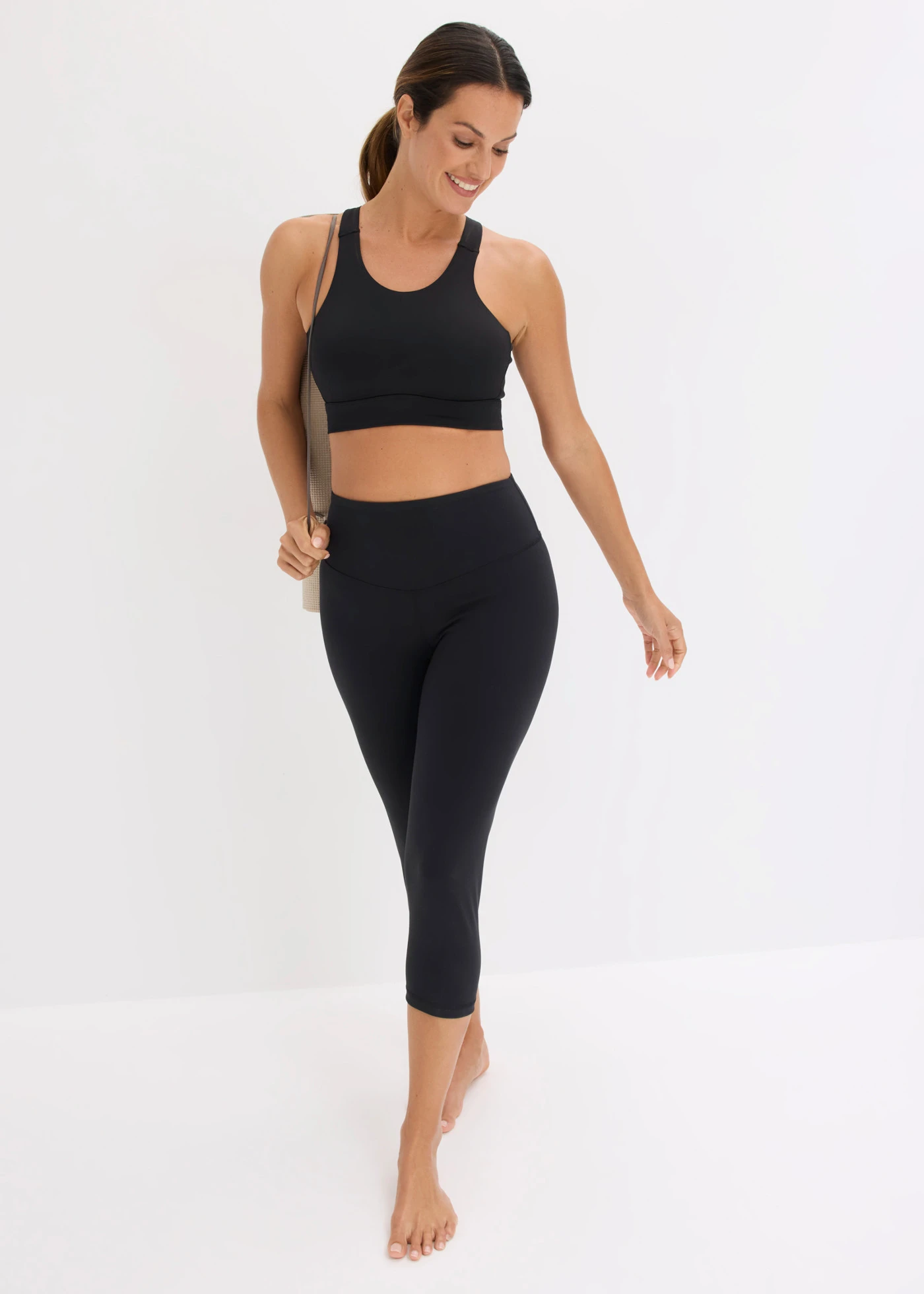 Sport bh met racerback en lichte steun • zwart • product-page.page-title-suffix