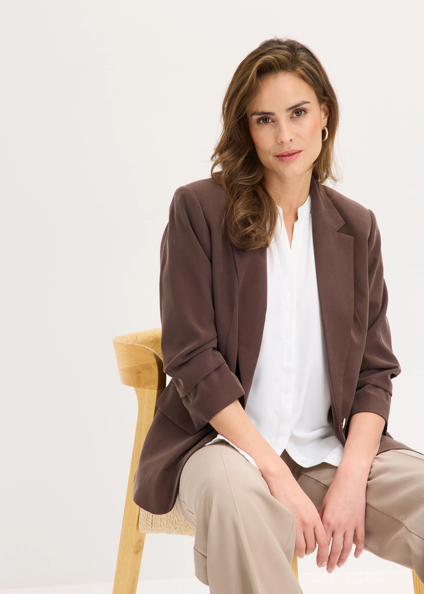 Blazer lejer cu mâneci 3/4 din viscoză • maro închis • magazin bonprix